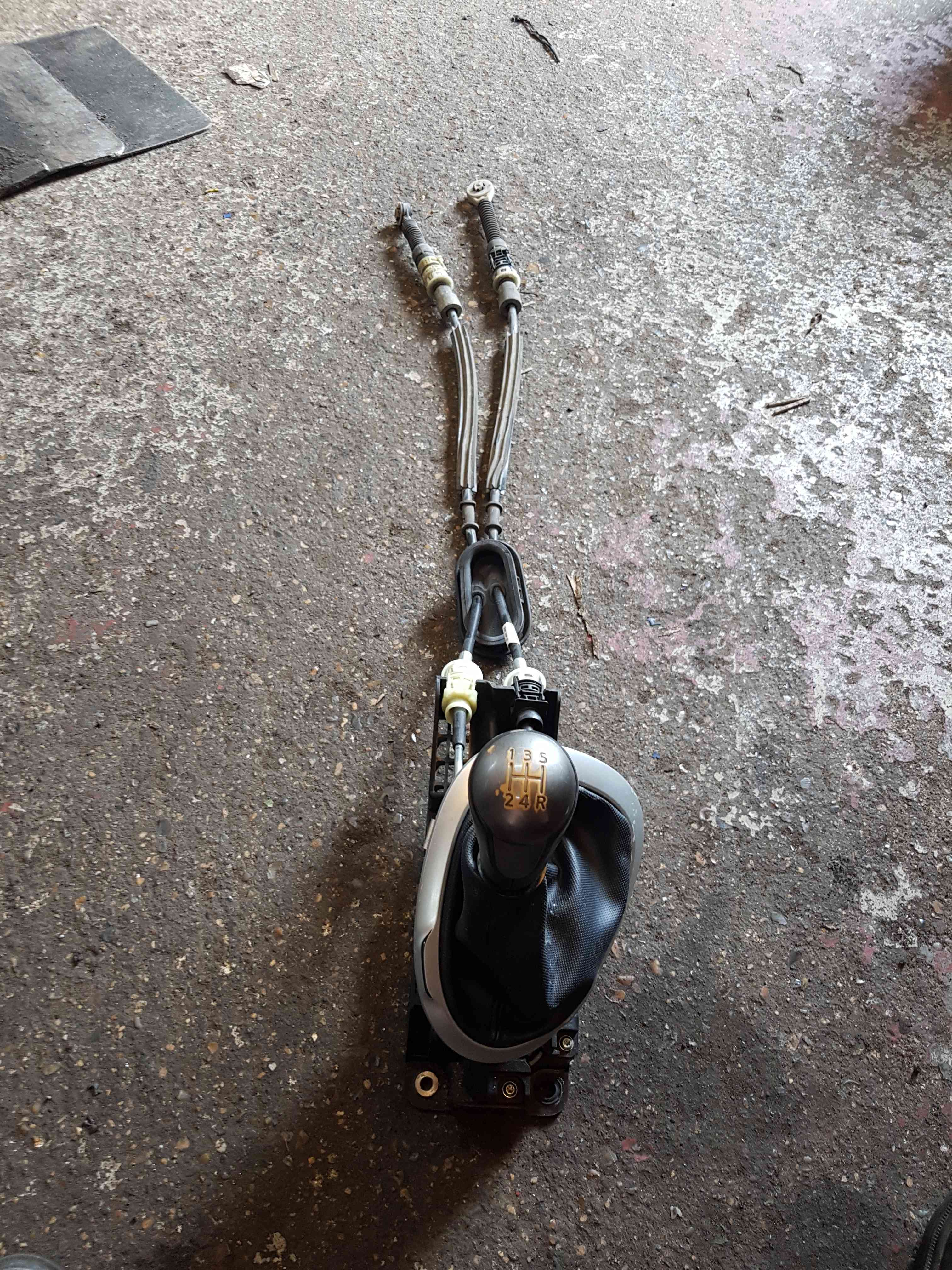 Thumb 2 Nissan Juke MK1 2010-2014 Gearstick Mechanism + Cables Linkages 5 Speed