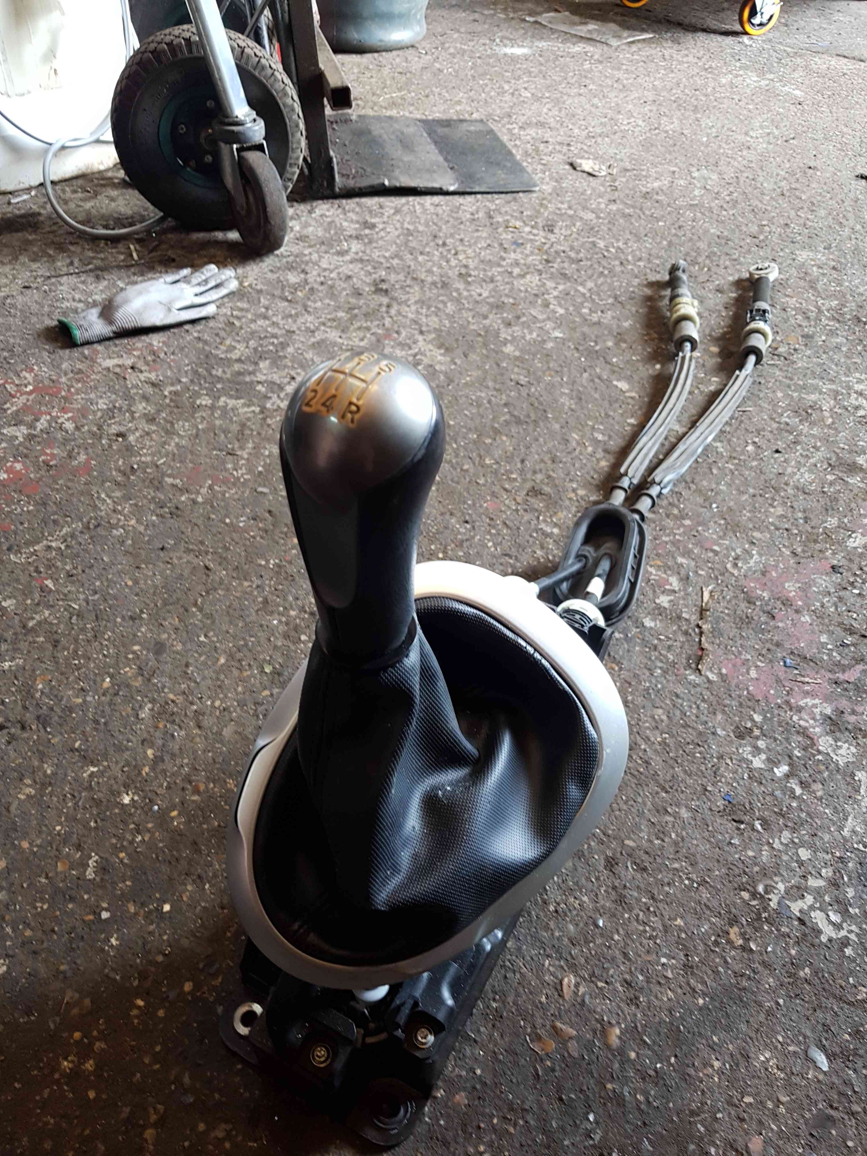 Thumb 5 Nissan Juke MK1 2010-2014 Gearstick Mechanism + Cables Linkages 5 Speed