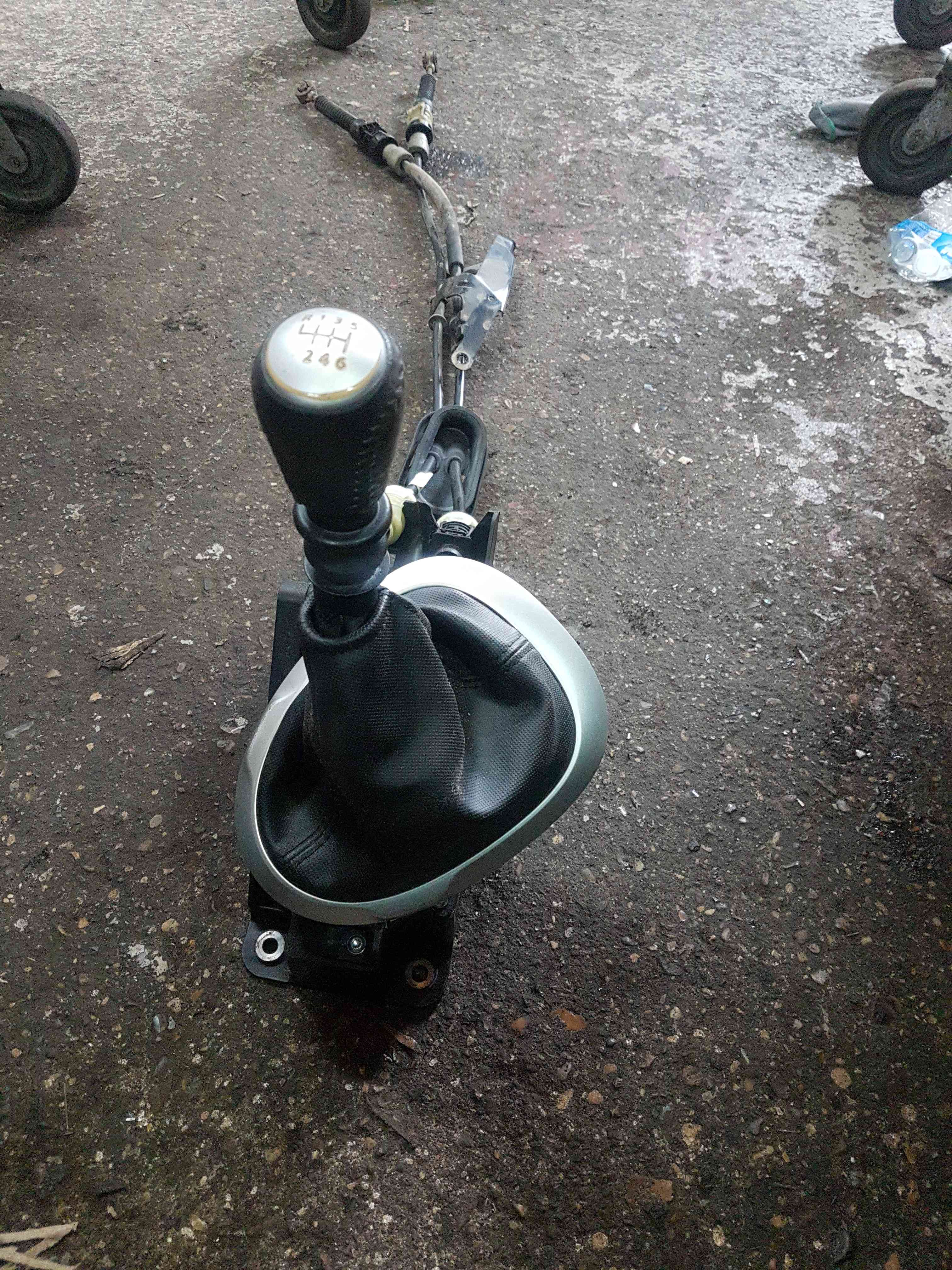 Thumb 9 Nissan Juke MK1 2010-2014 Gearstick Mechanism + Cables Linkages 6 Speed
