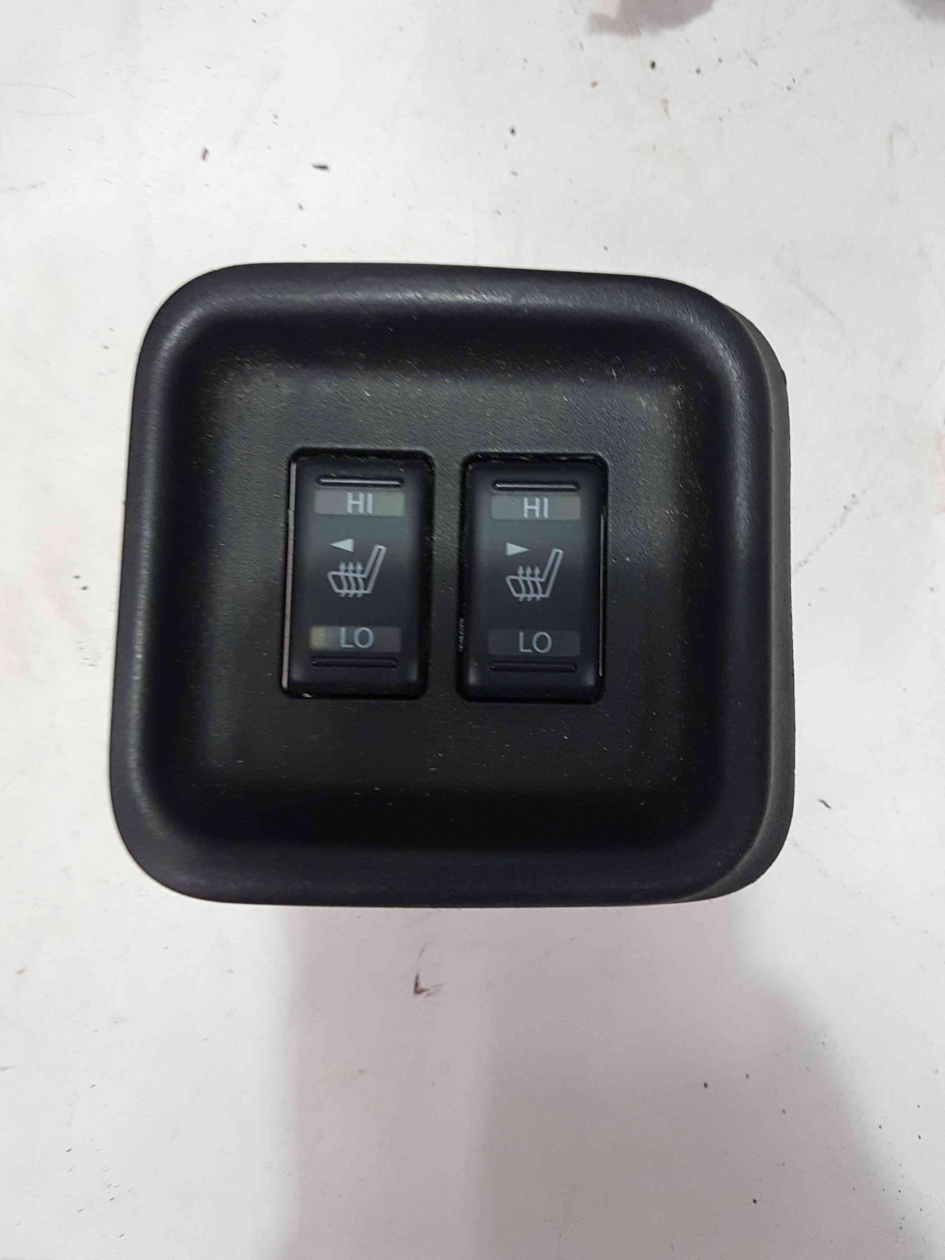 Thumb 2 Nissan Juke MK1 2010-2014 Heated Seat Buttons