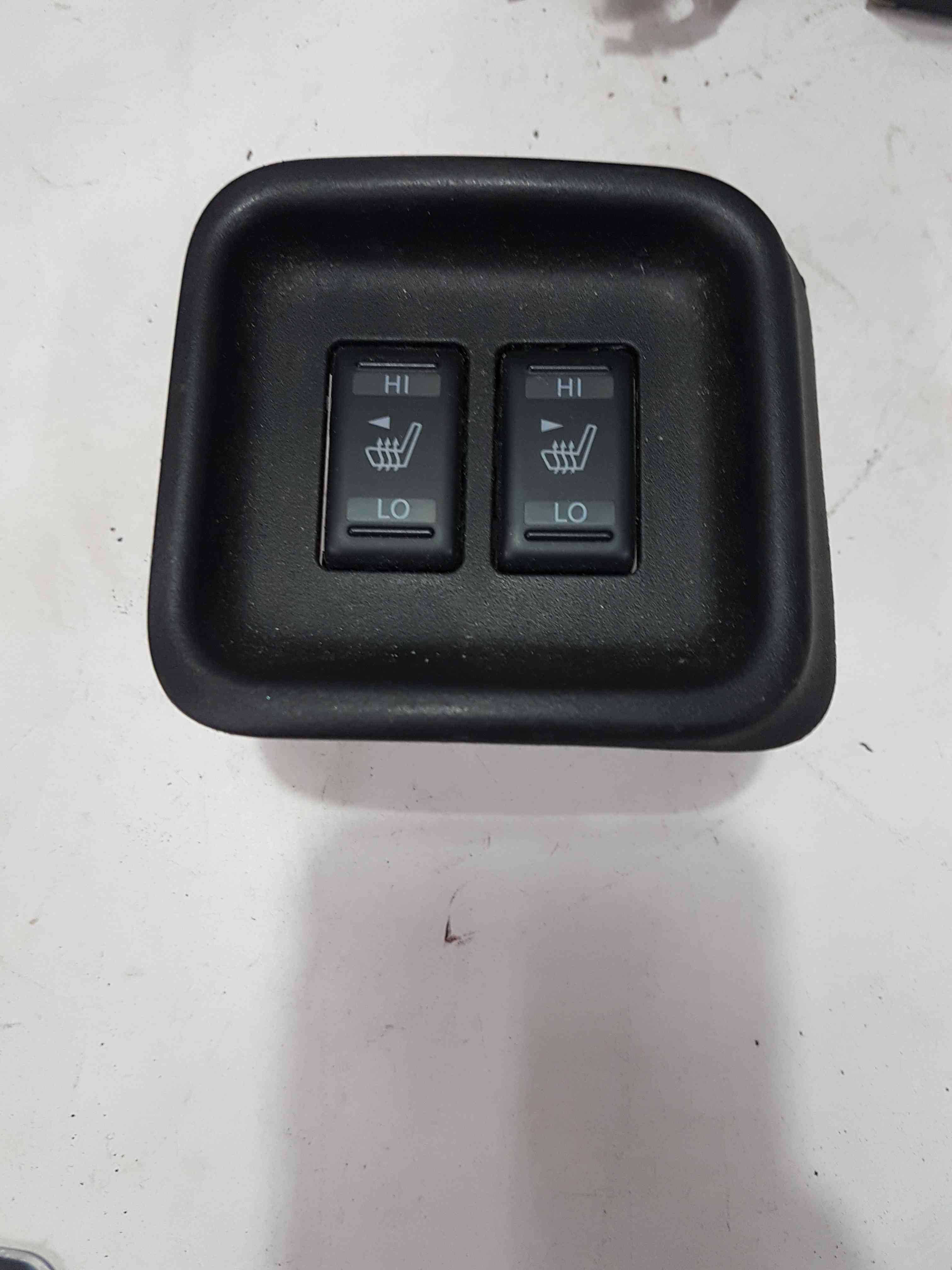 Thumb 3 Nissan Juke MK1 2010-2014 Heated Seat Buttons