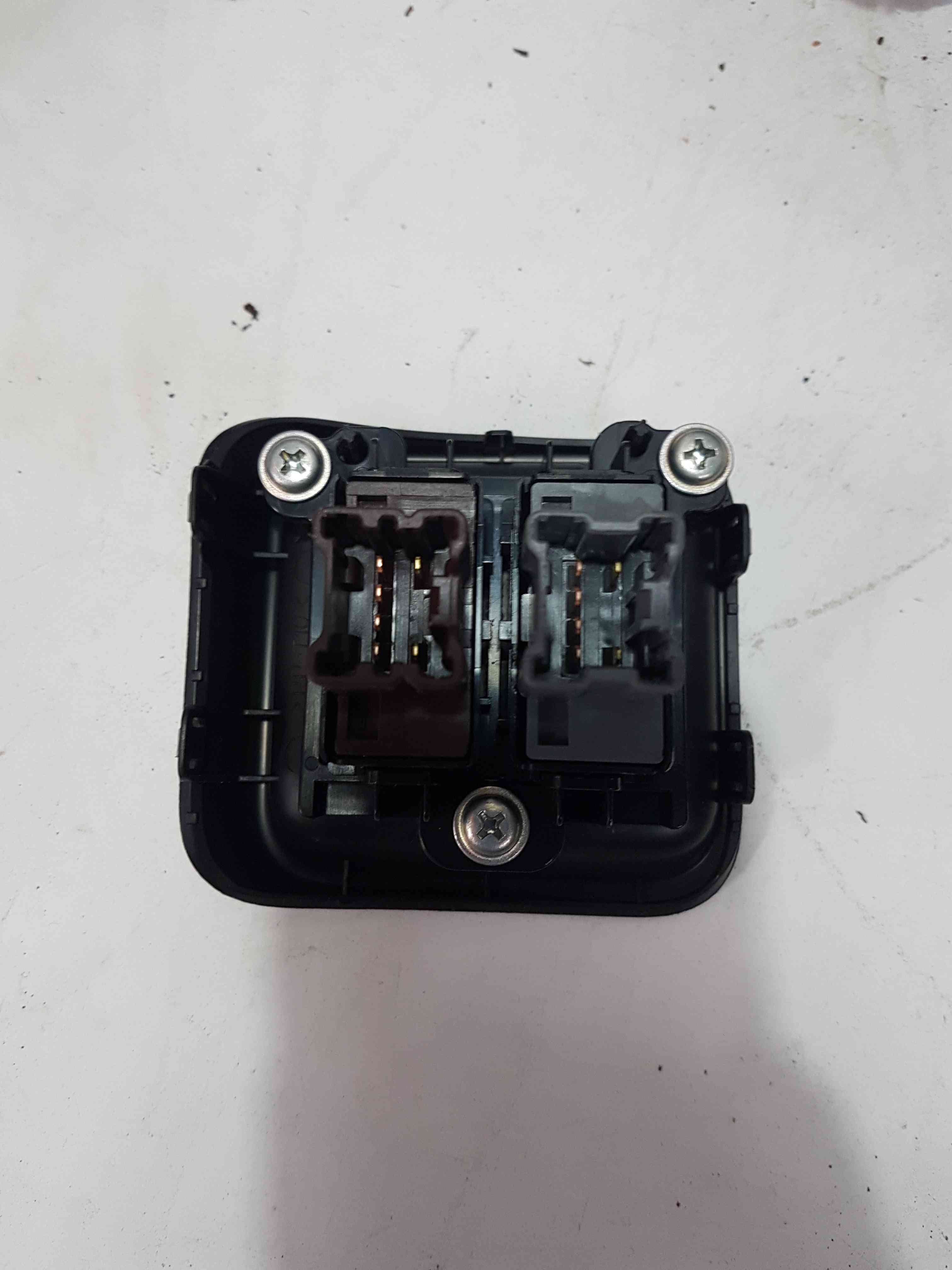 Thumb 4 Nissan Juke MK1 2010-2014 Heated Seat Buttons