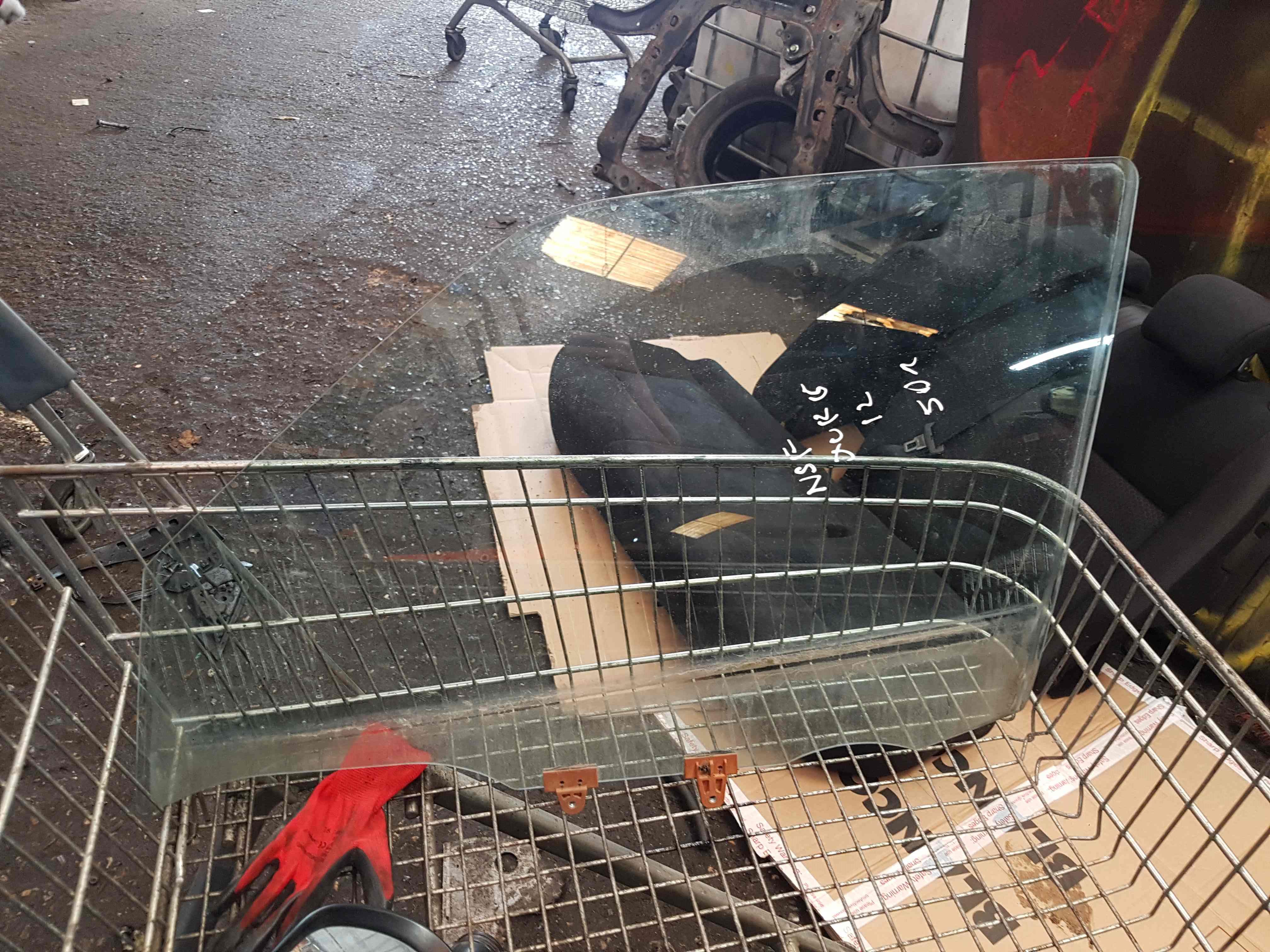 Thumb 2 Nissan Juke MK1 2010-2014 Passenger NSF Front Window Glass