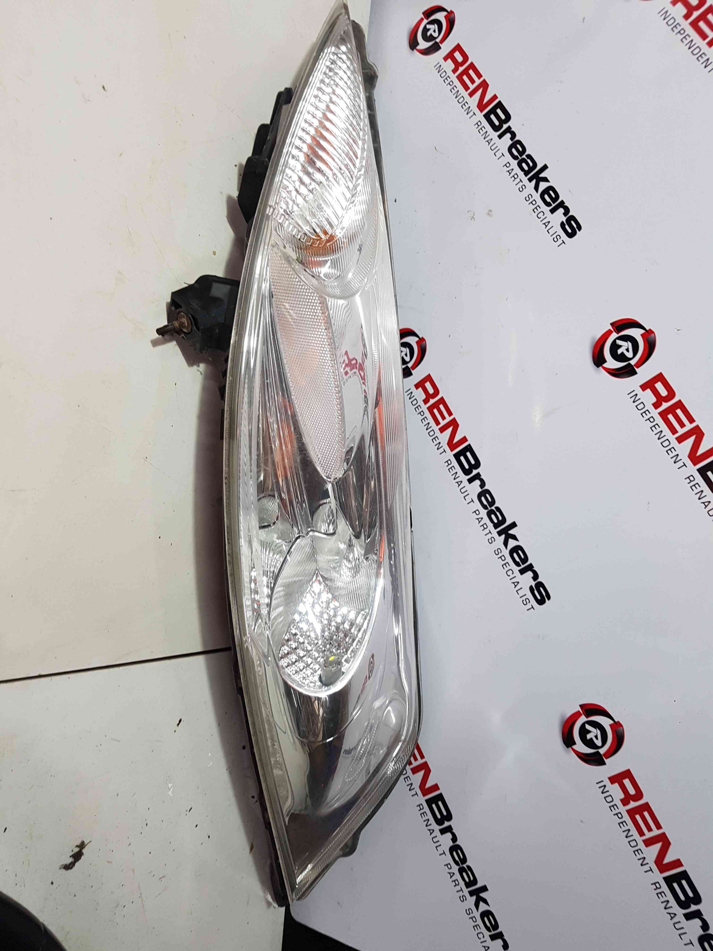 Thumb 7 Nissan Juke MK1 2010-2014 Passenger NSF Headlight