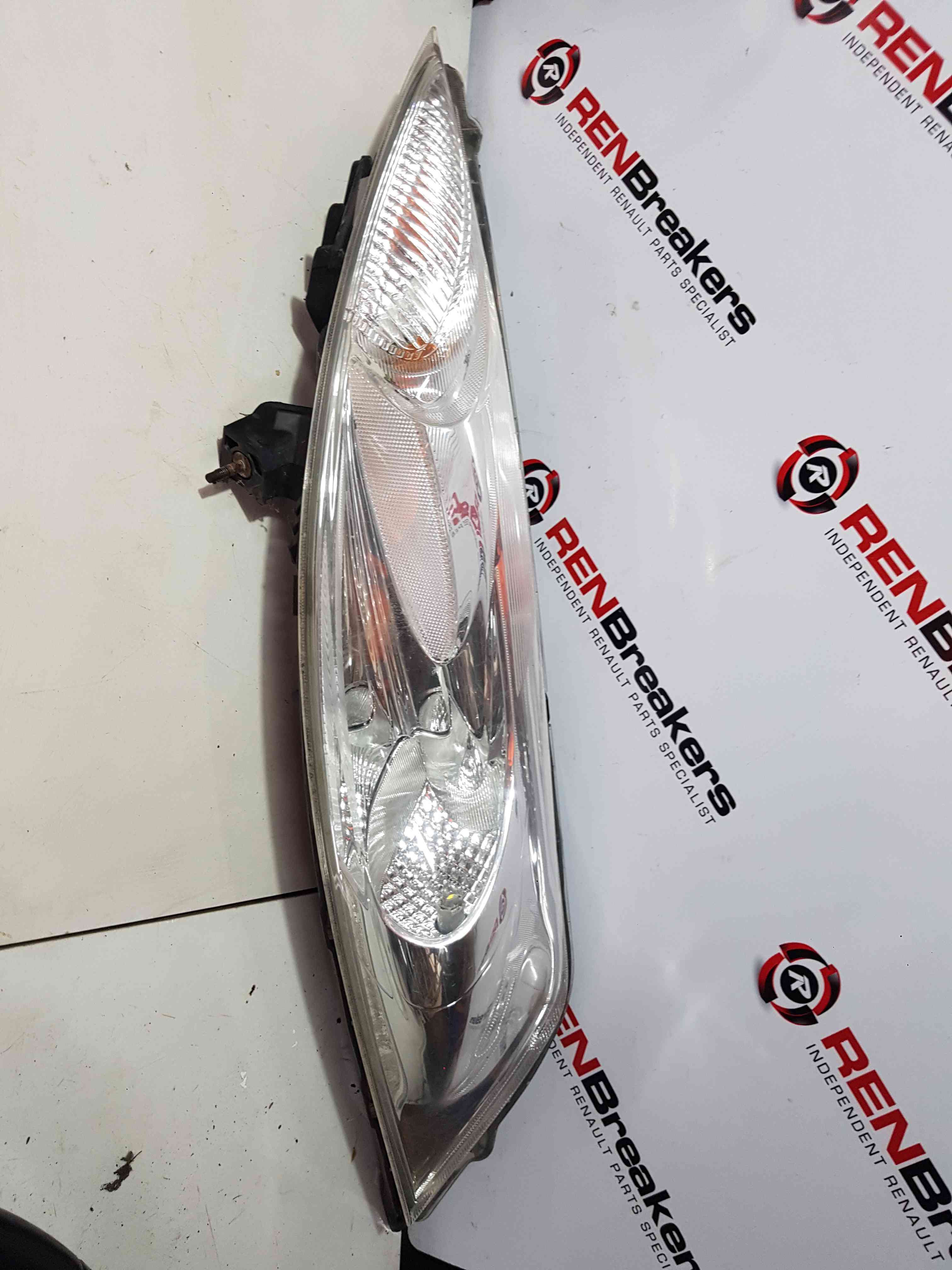 Thumb 8 Nissan Juke MK1 2010-2014 Passenger NSF Headlight