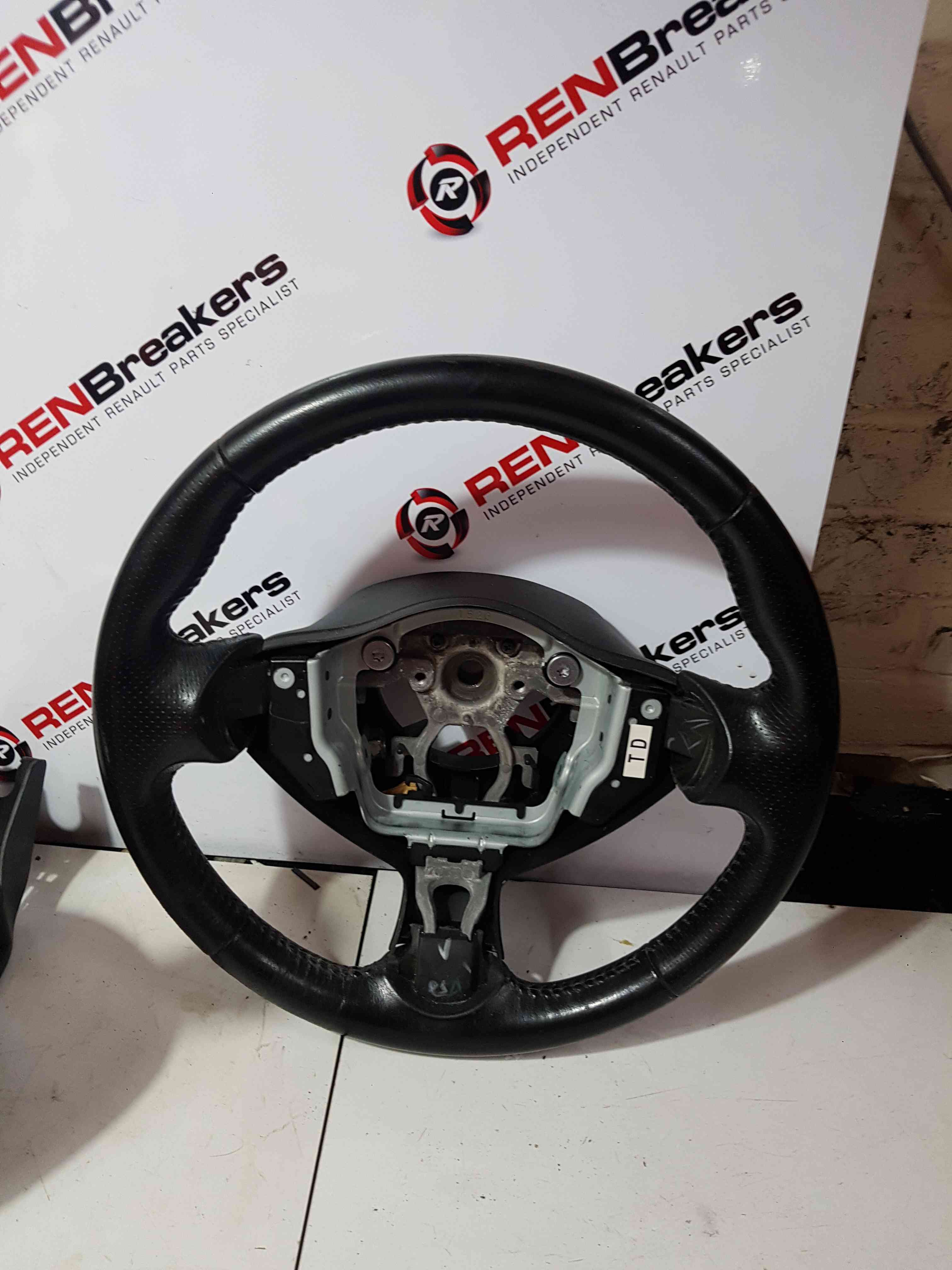 Thumb 2 Nissan Juke MK1 2010-2014 Steering Wheel