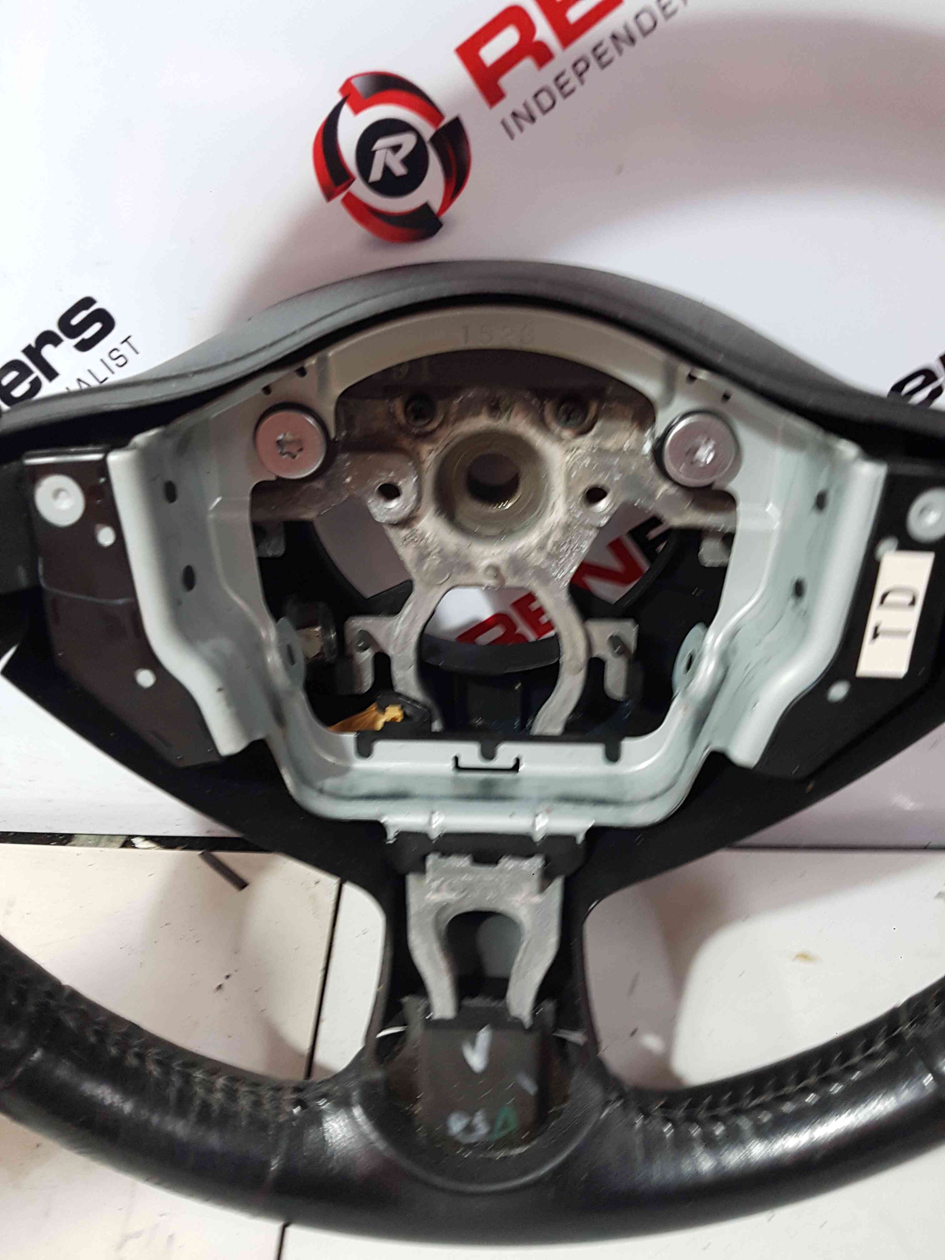 Thumb 3 Nissan Juke MK1 2010-2014 Steering Wheel