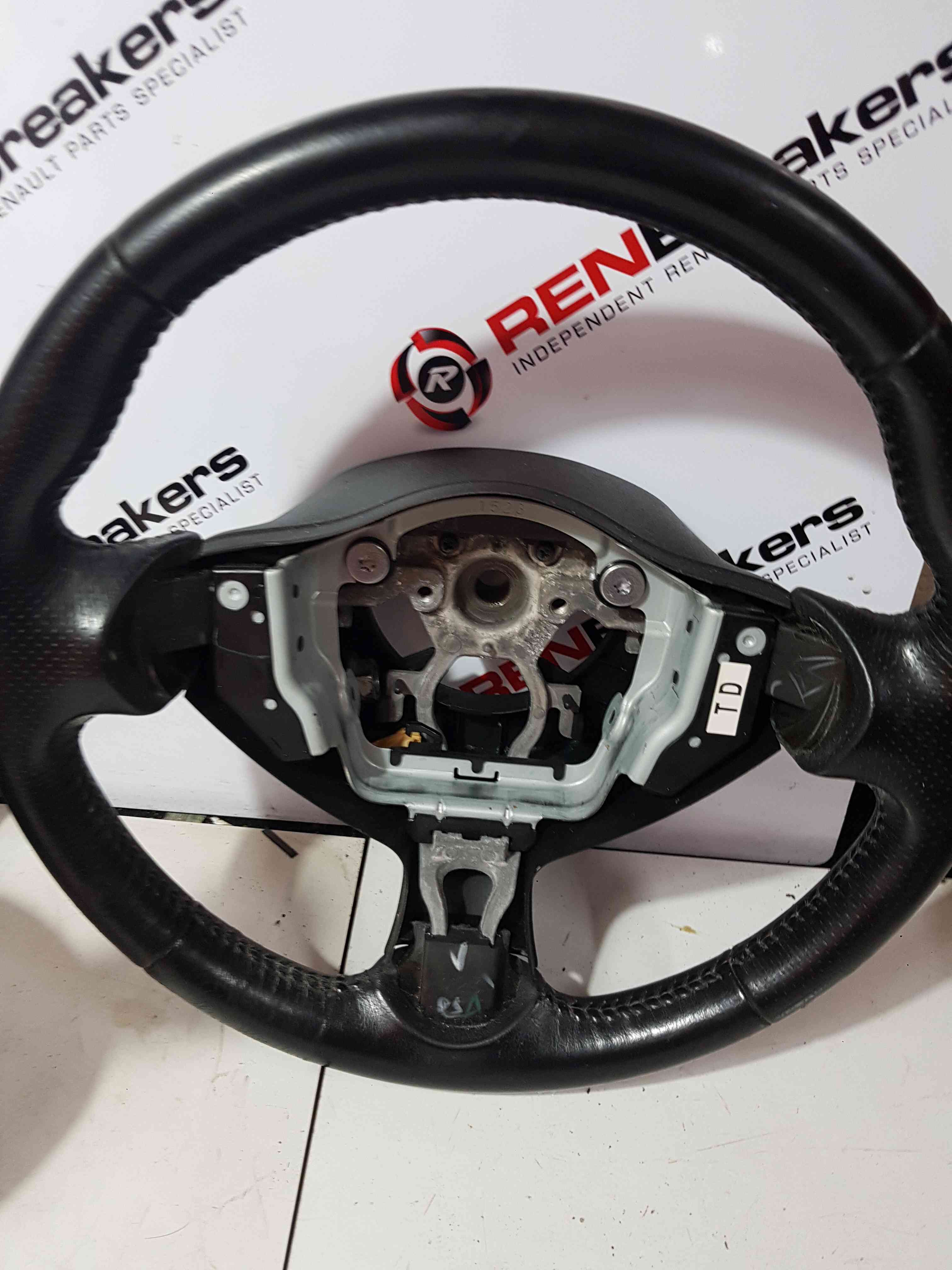 Thumb 6 Nissan Juke MK1 2010-2014 Steering Wheel