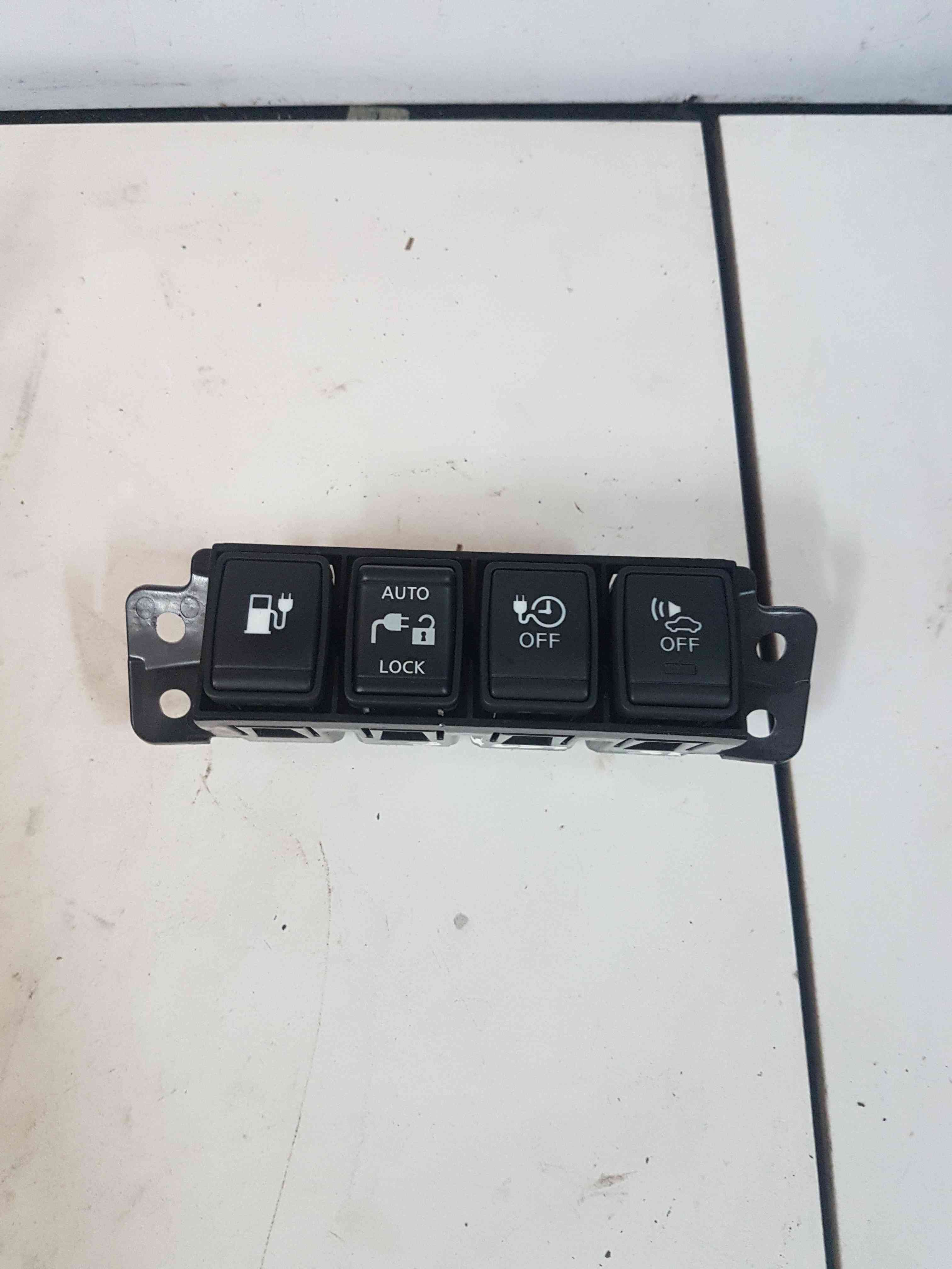 Thumb 4 Nissan Leaf 2010-2017 Lock Button Charge OFF Switch