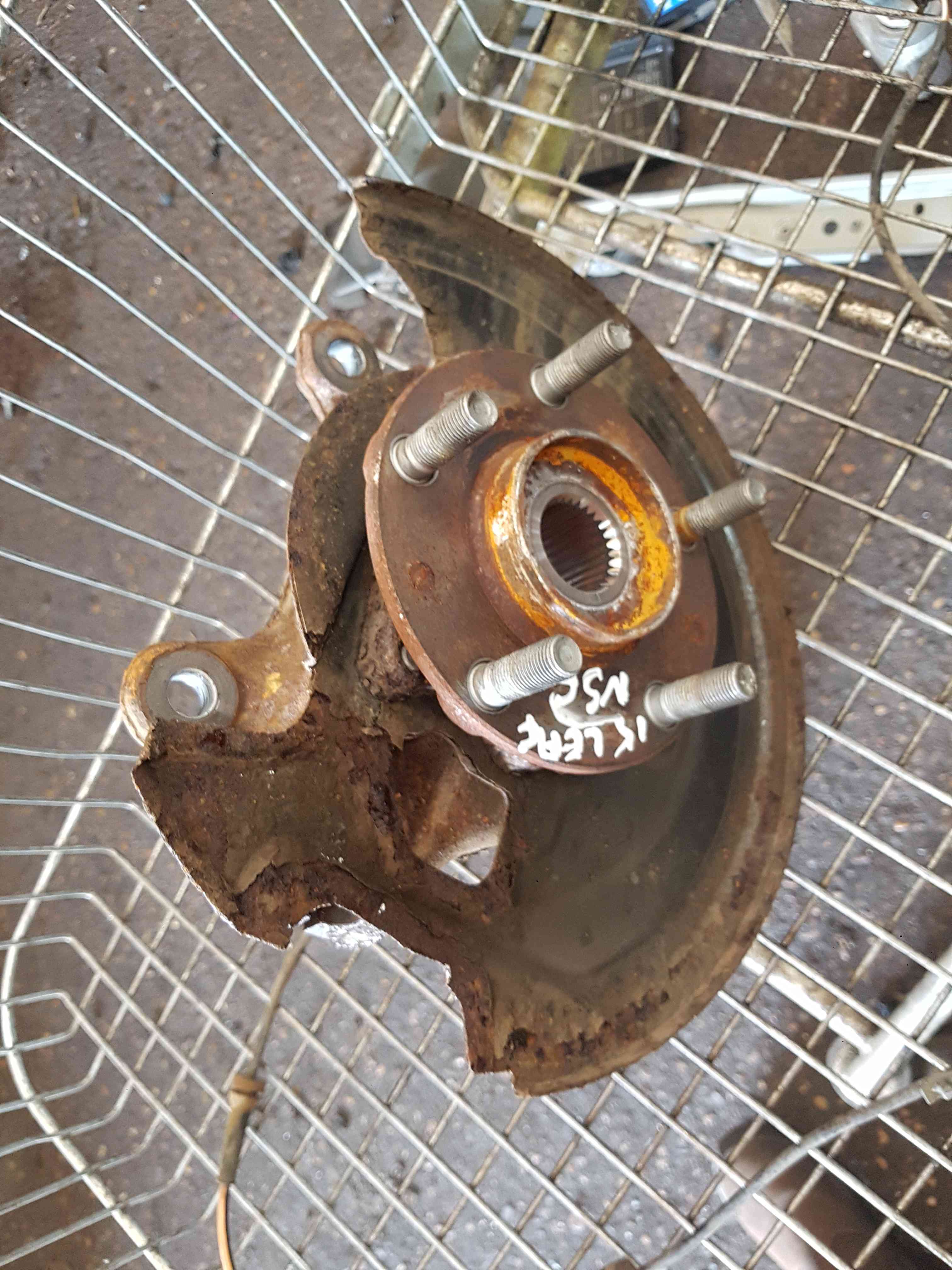 Thumb 5 Nissan Leaf 2010-2017 Passenger NSF Front Wheel HUB Em57 Em61