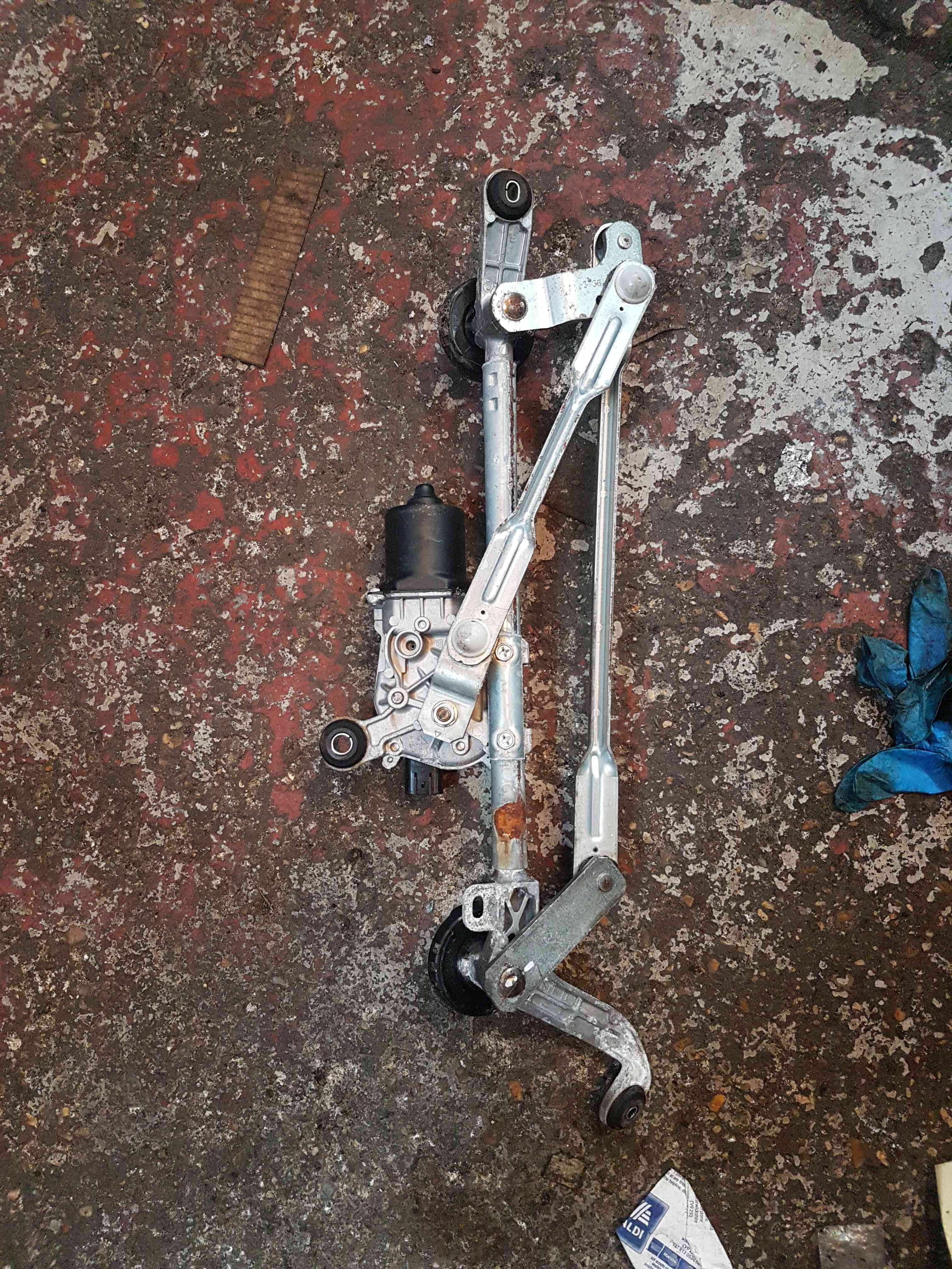 Thumb 4 Nissan Leaf 2010-2017 Wiper Motor + Linkage