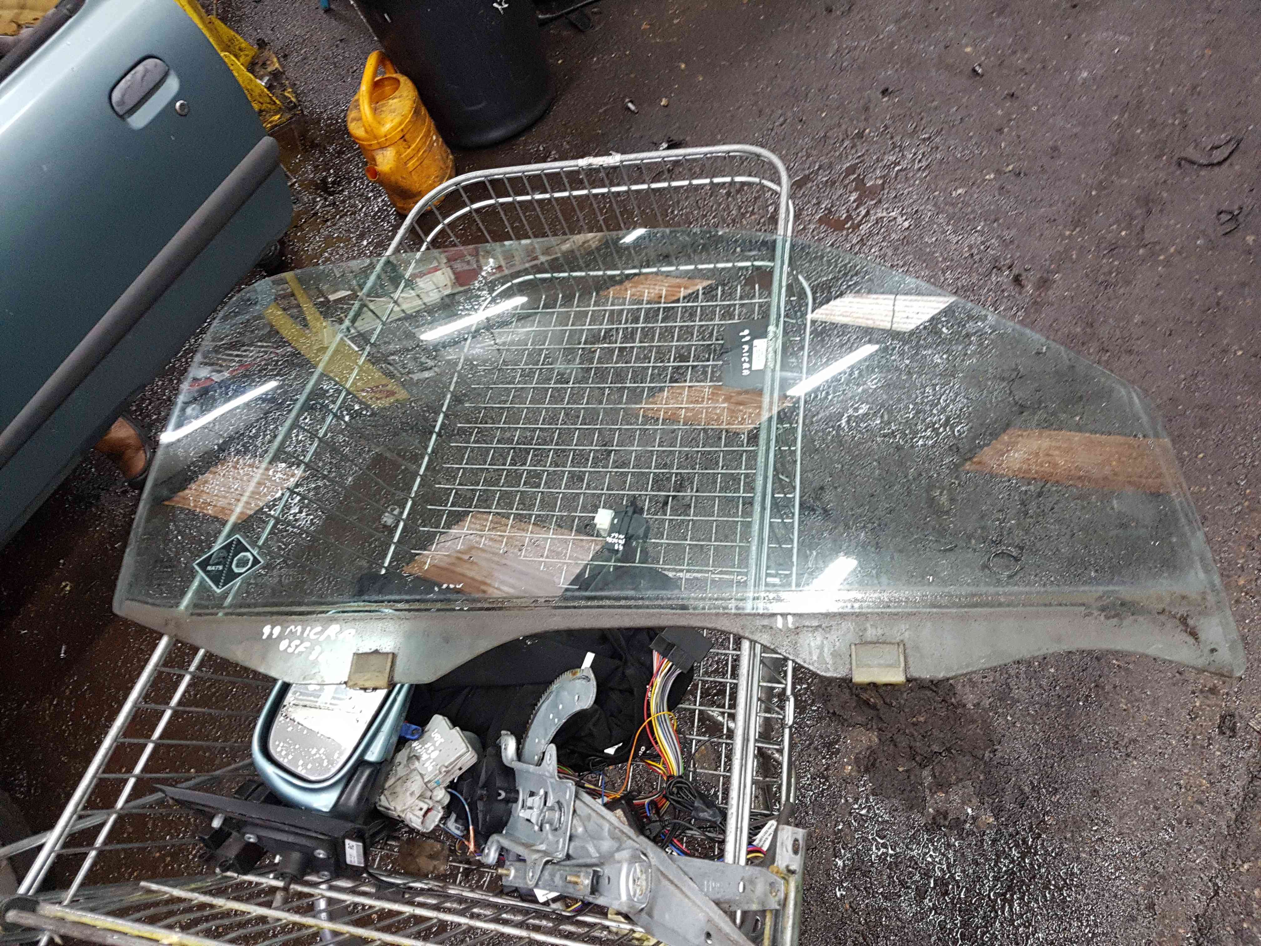 Thumb 2 Nissan Micra K11 1998-2002 Drivers OSF Front Window Glass 3Dr