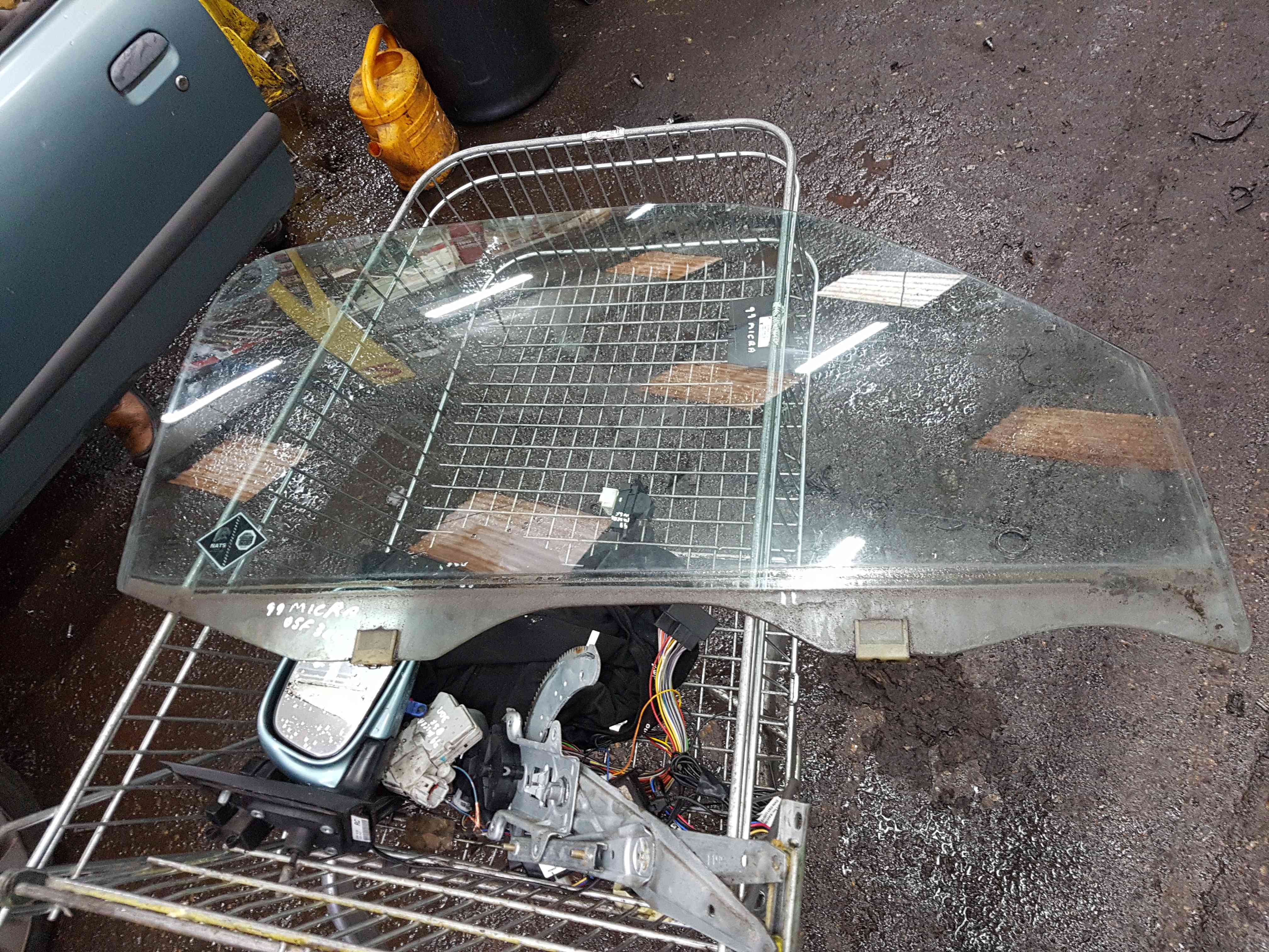 Thumb 3 Nissan Micra K11 1998-2002 Drivers OSF Front Window Glass 3Dr