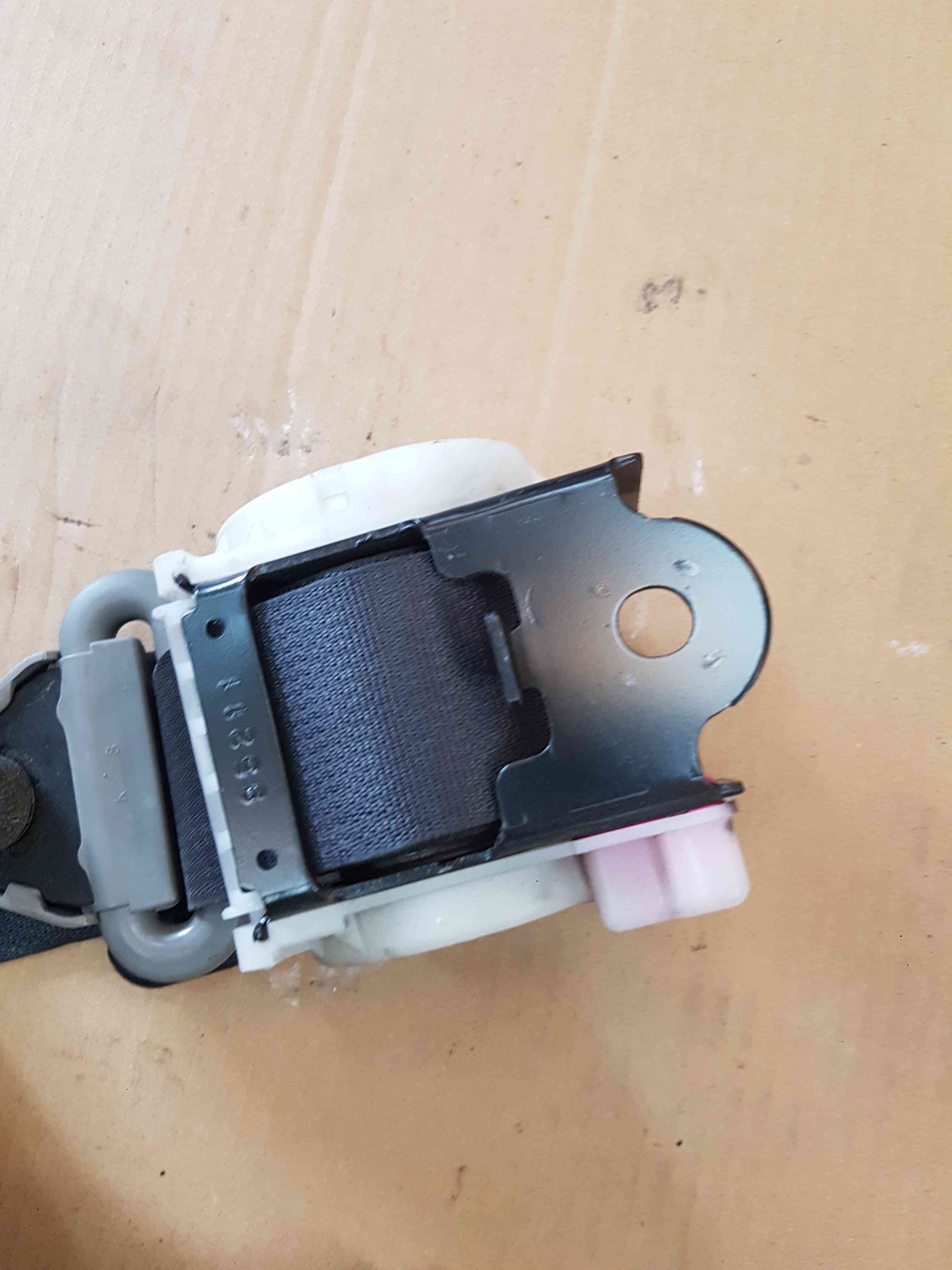 Thumb 3 Nissan Micra K11 1998-2002 Drivers OSR Rear Seat Belt