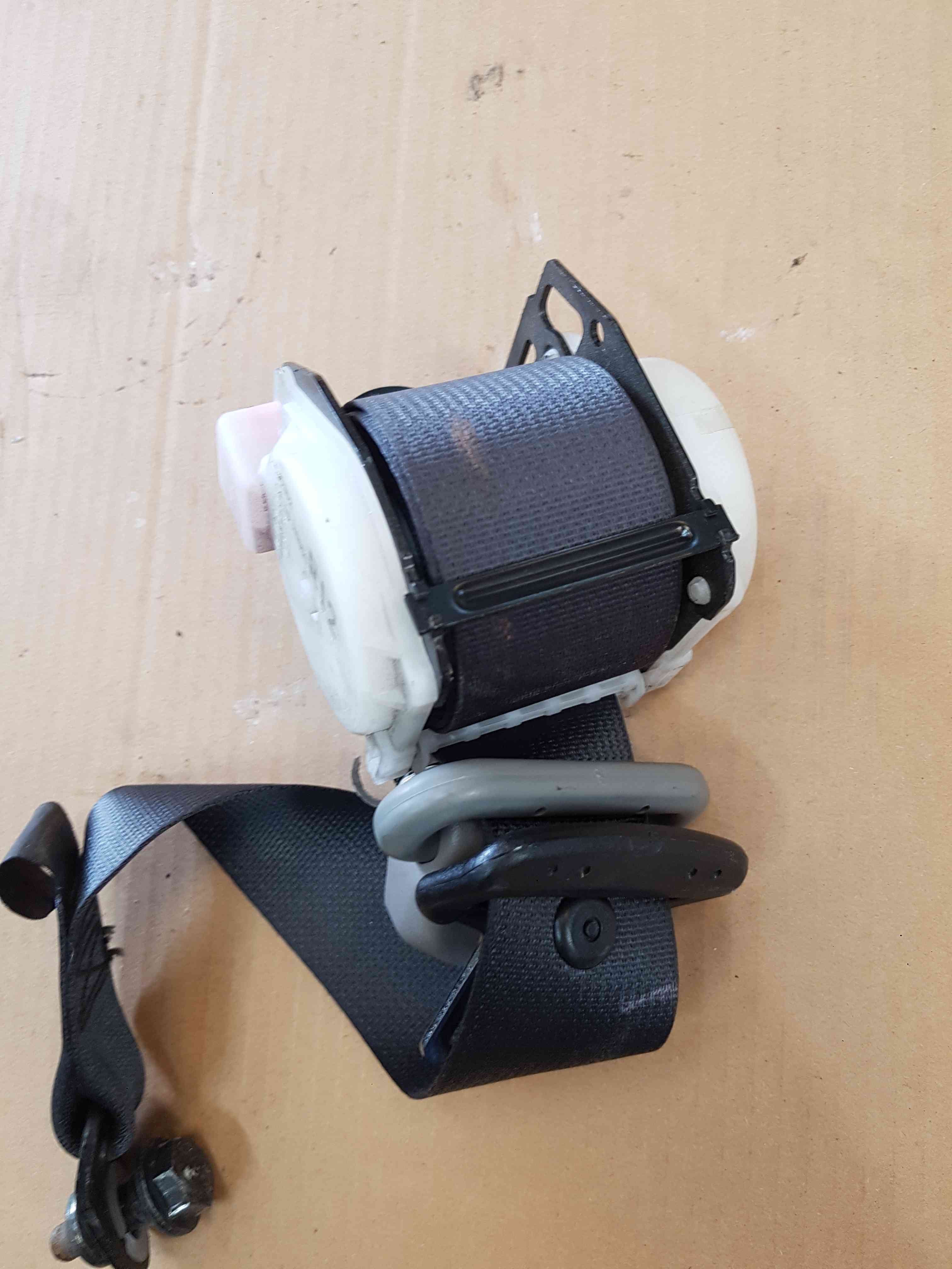 Thumb 5 Nissan Micra K11 1998-2002 Drivers OSR Rear Seat Belt