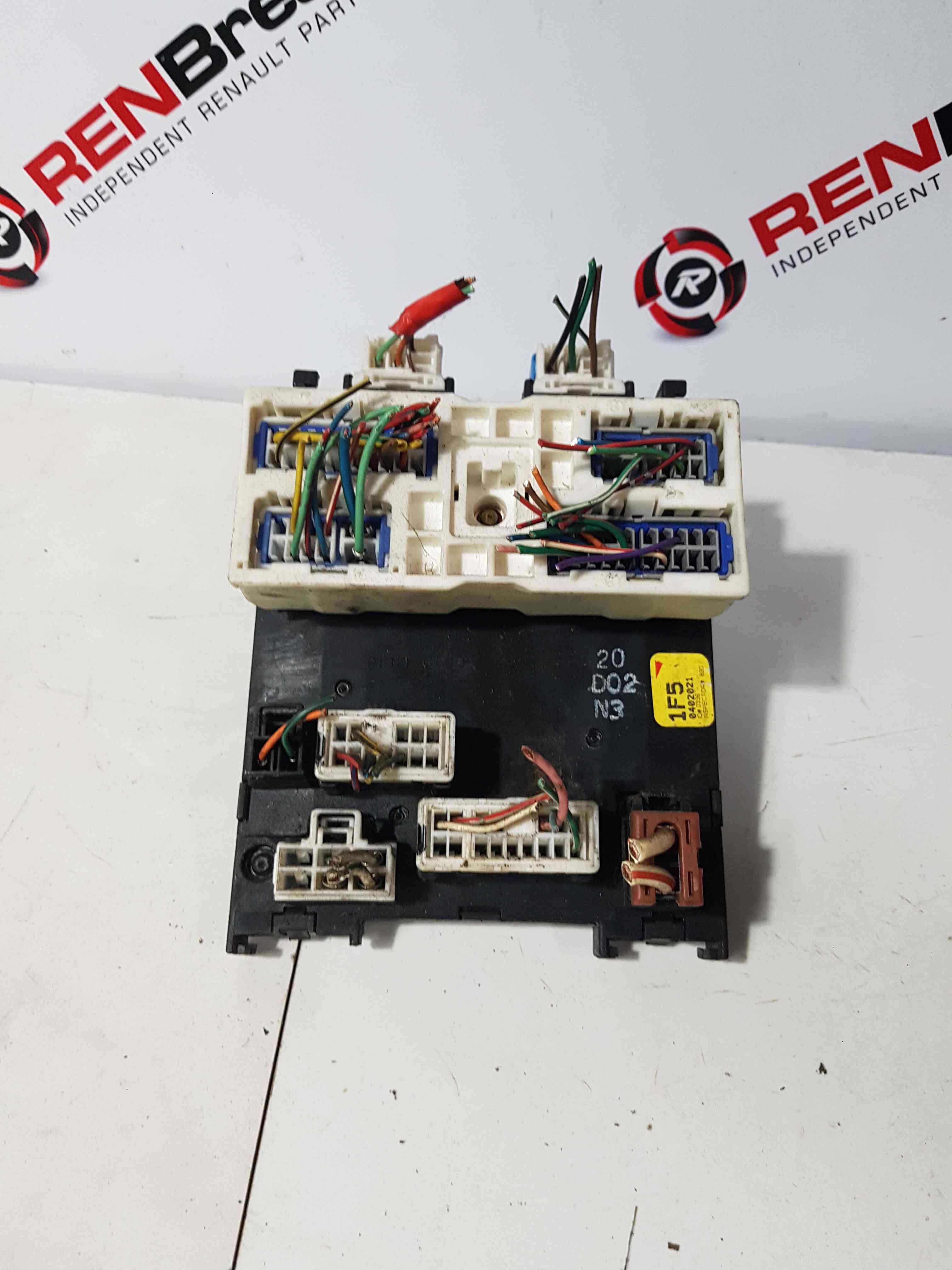 Thumb 2 Nissan Micra K11 1998-2002 Fuse Relay BOX