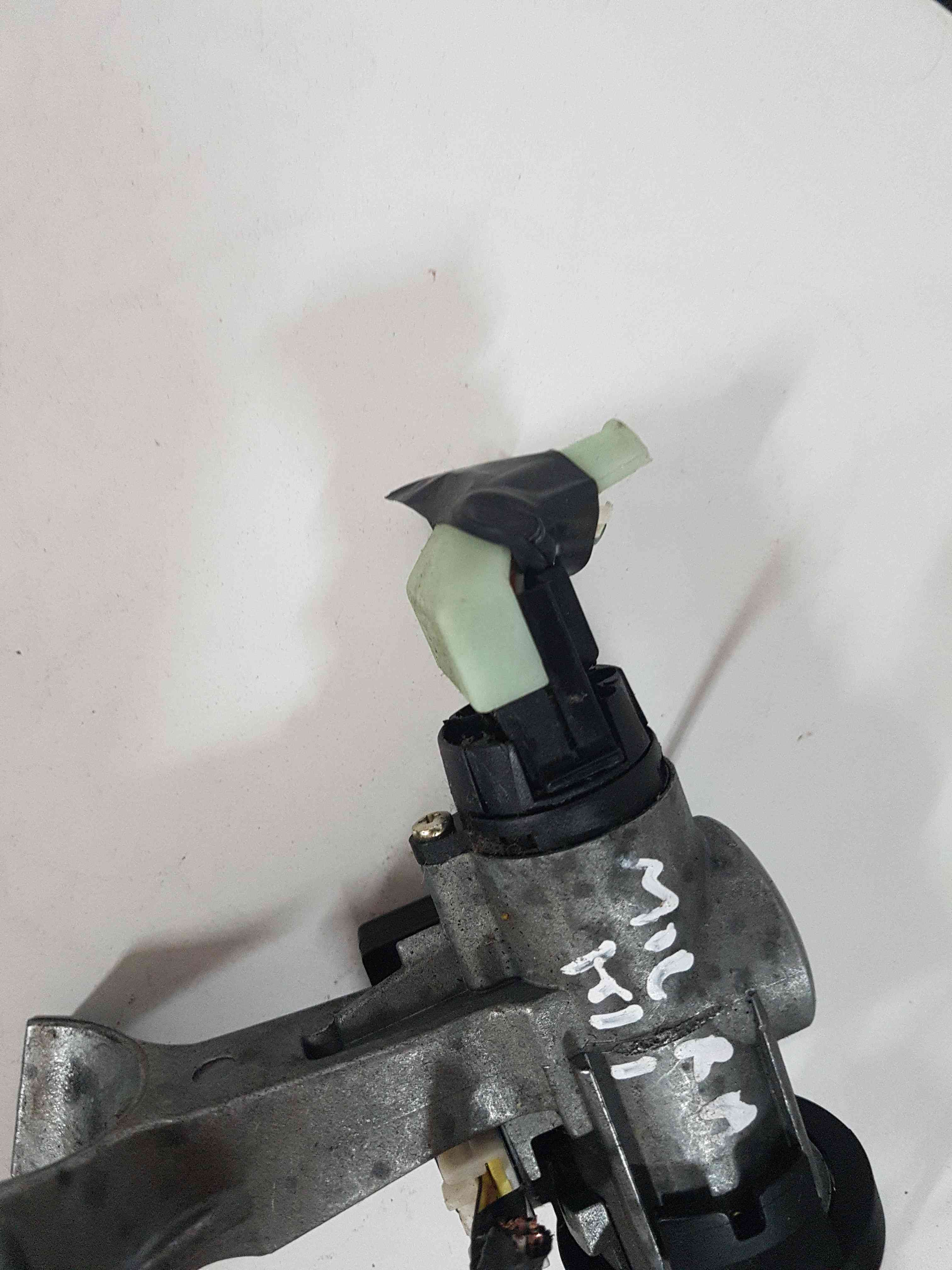 Thumb 4 Nissan Micra K11 1998-2002 Ignition Barrel + 2 Keys 28590C9902