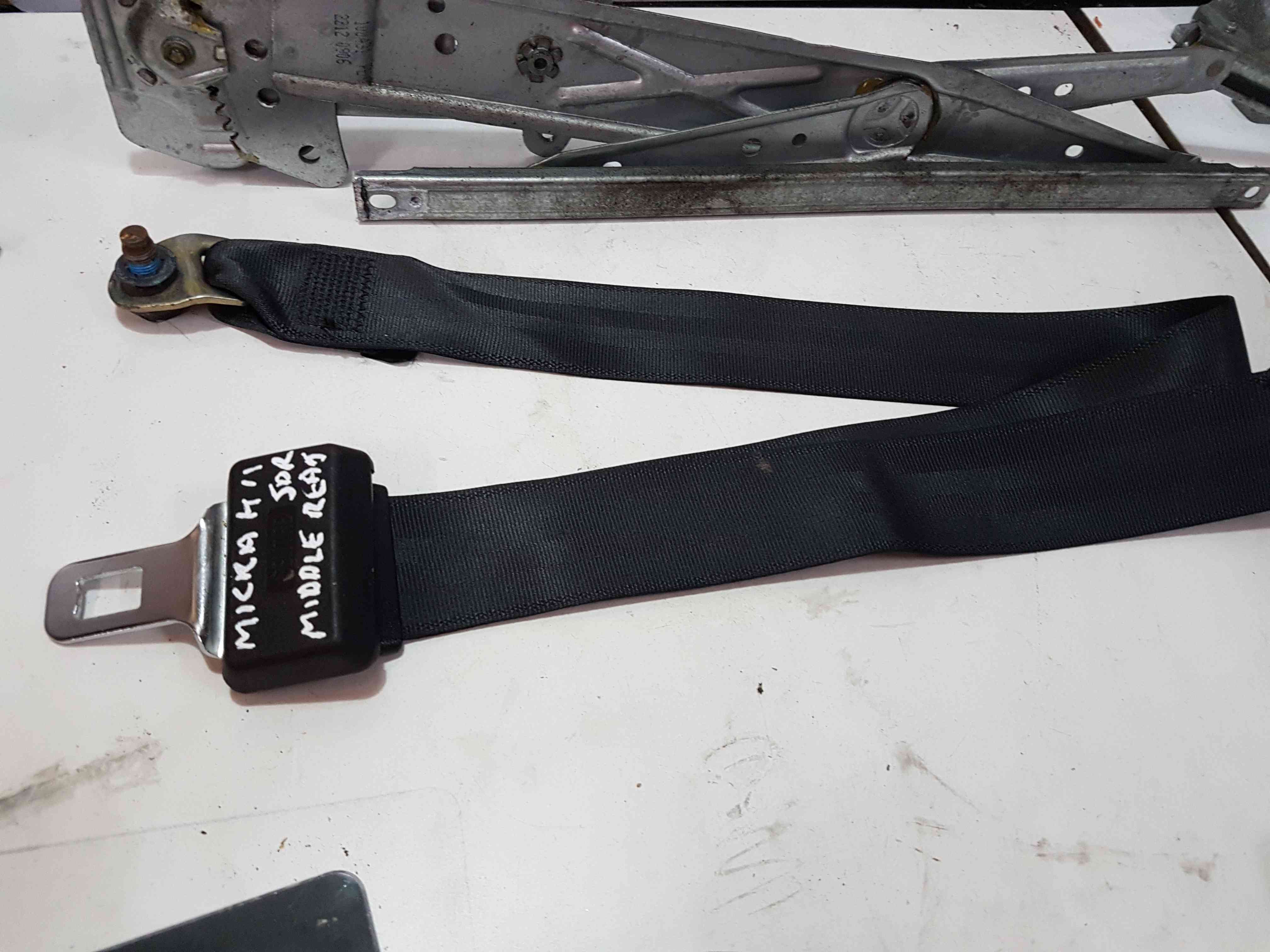 Thumb 2 Nissan Micra K11 1998-2002 Middle Rear Seat Belt