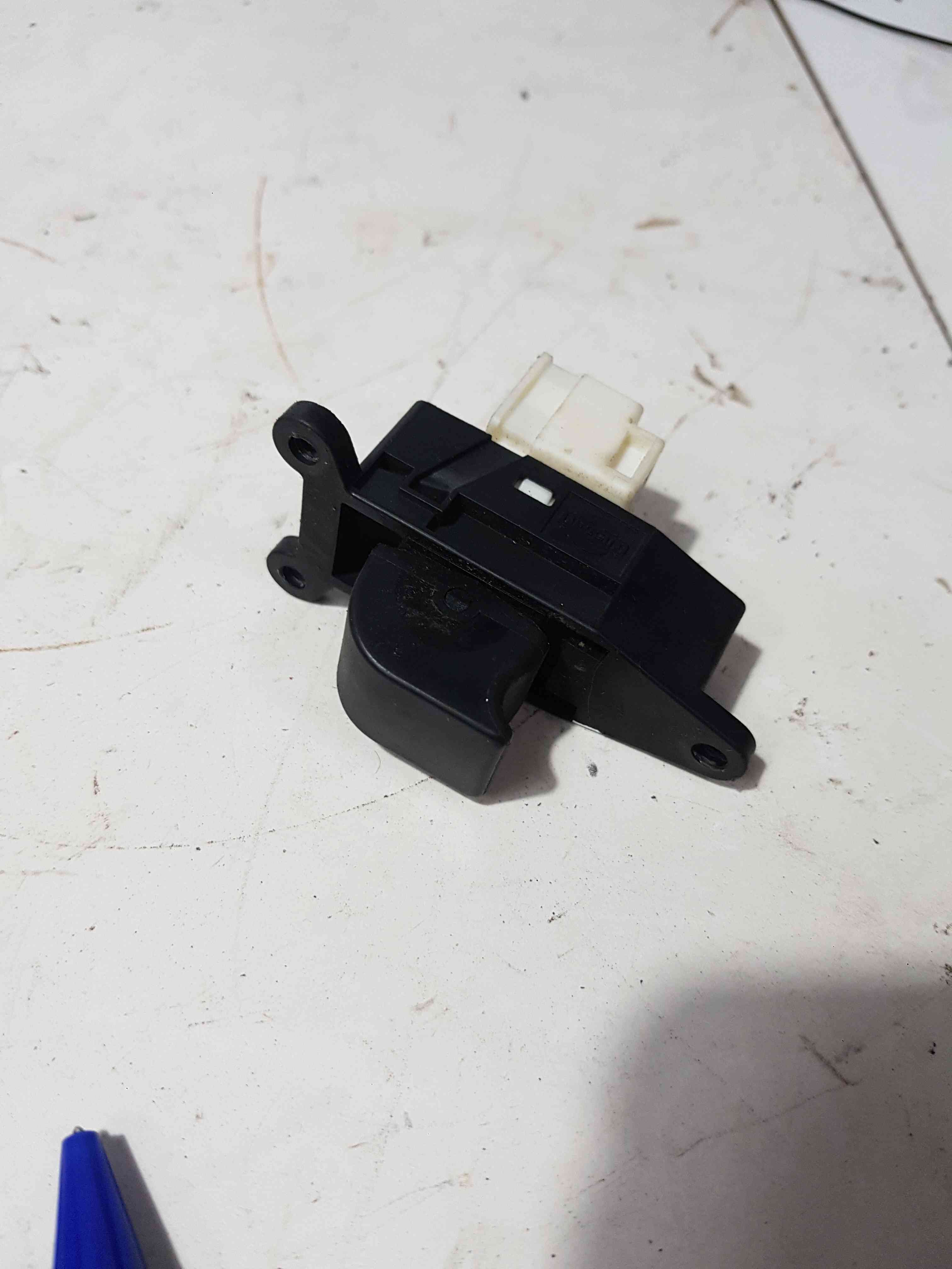 Thumb 2 Nissan Micra K11 1998-2002 Passenger NSF Front Window Switch Panel