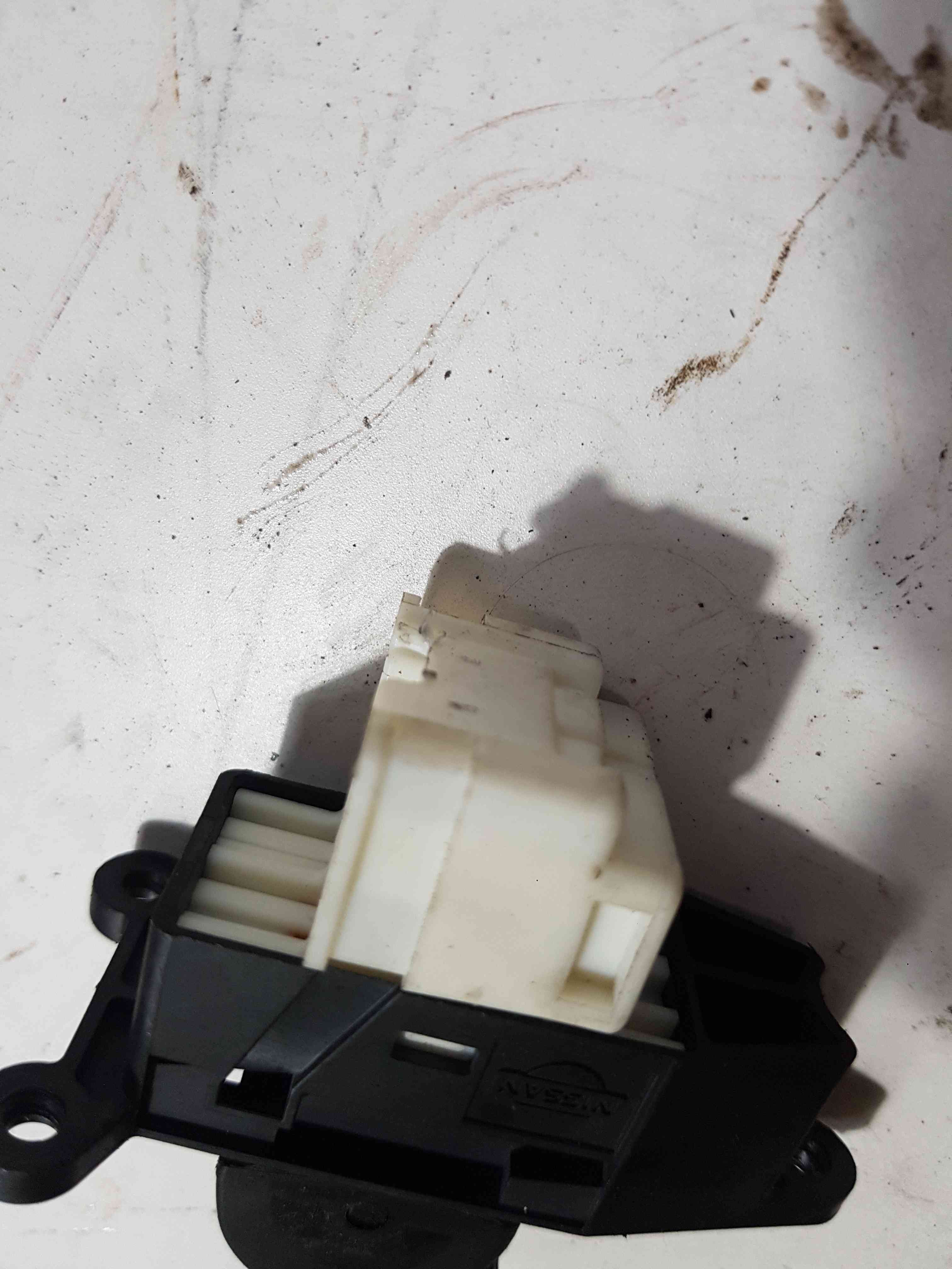 Thumb 3 Nissan Micra K11 1998-2002 Passenger NSF Front Window Switch Panel