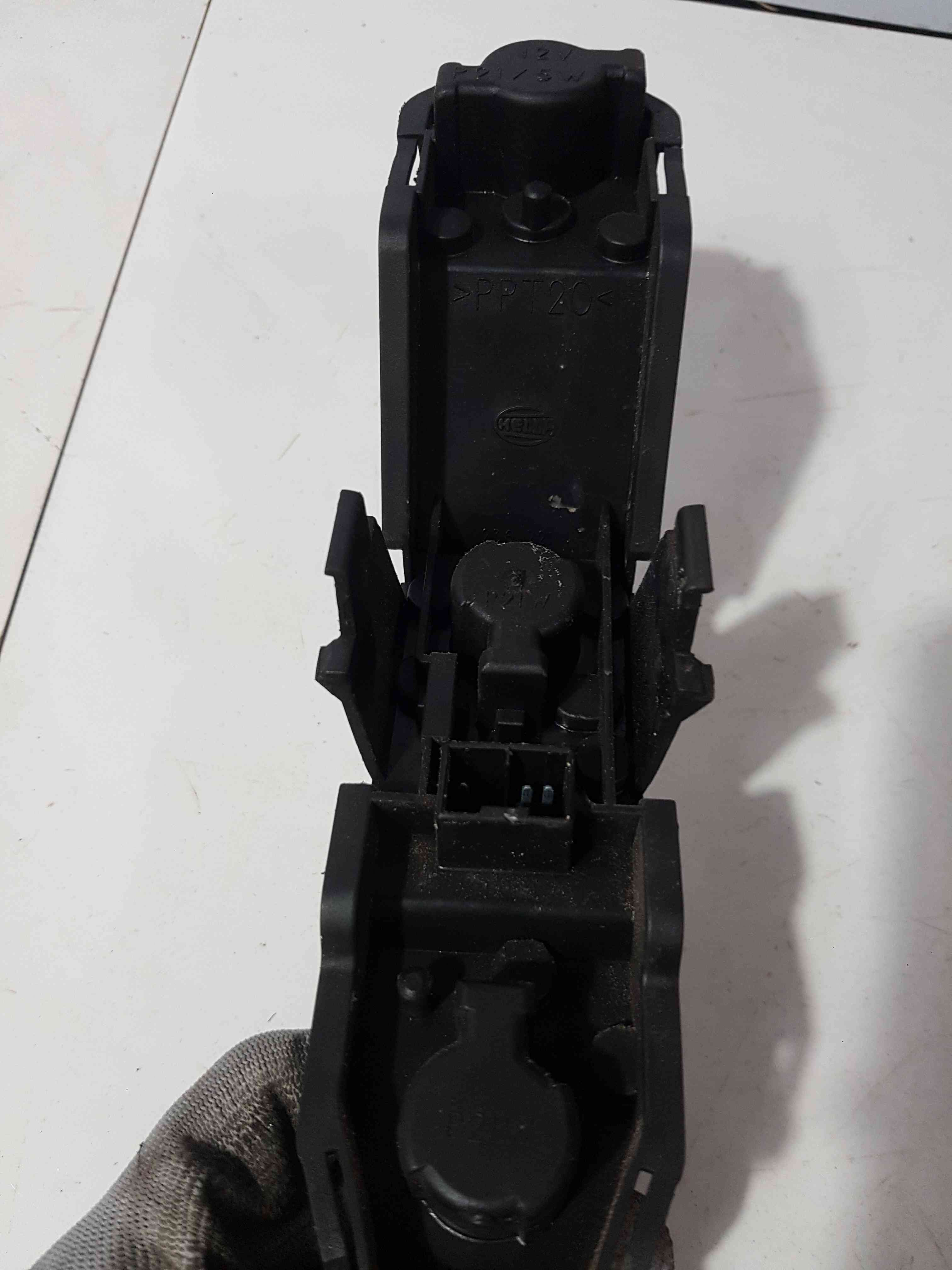 Thumb 4 Nissan Micra K11 1998-2002 Passenger NSR Rear Bulb Holder