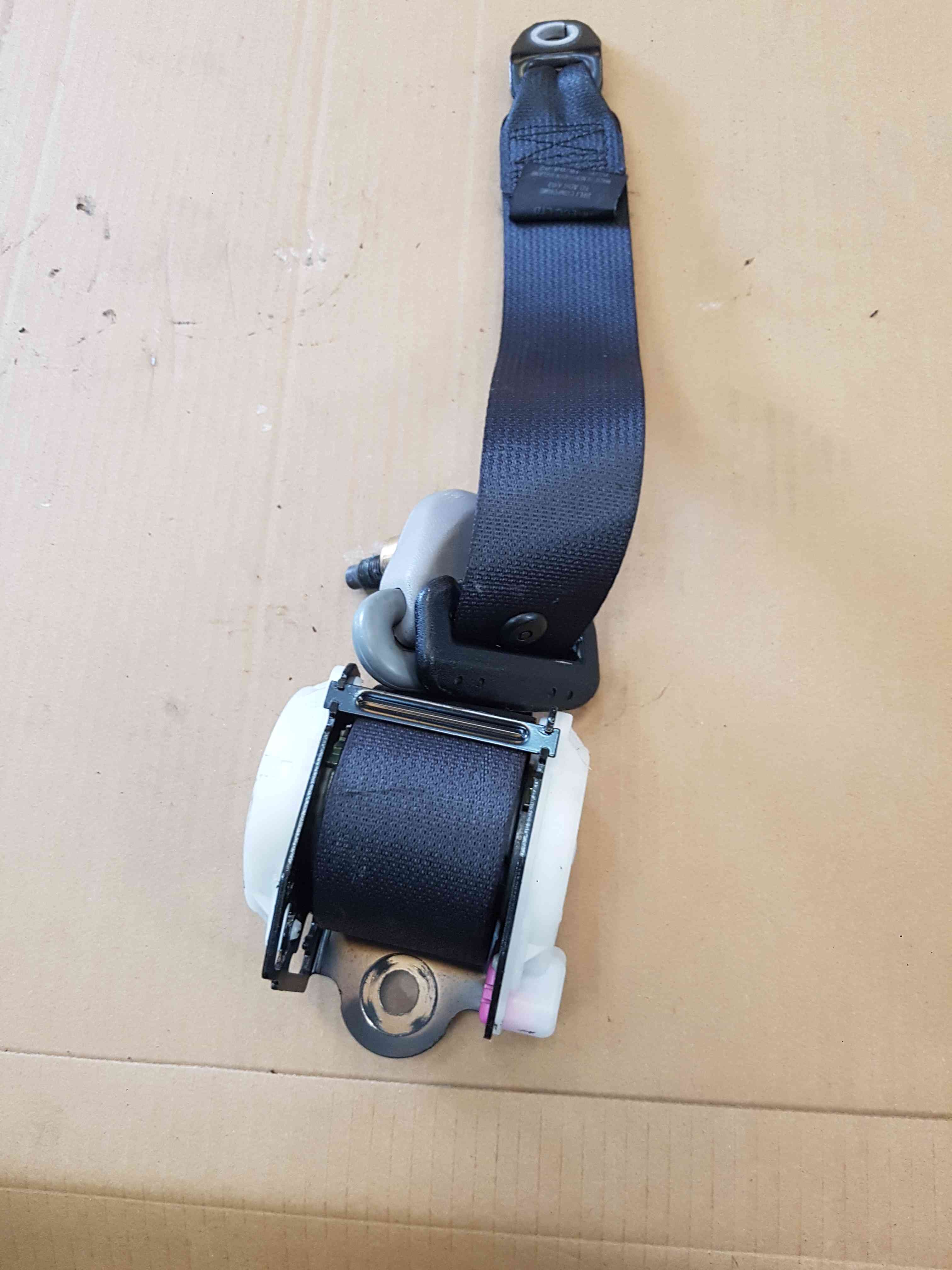 Thumb 3 Nissan Micra K11 1998-2002 Passenger NSR Rear Seat Belt