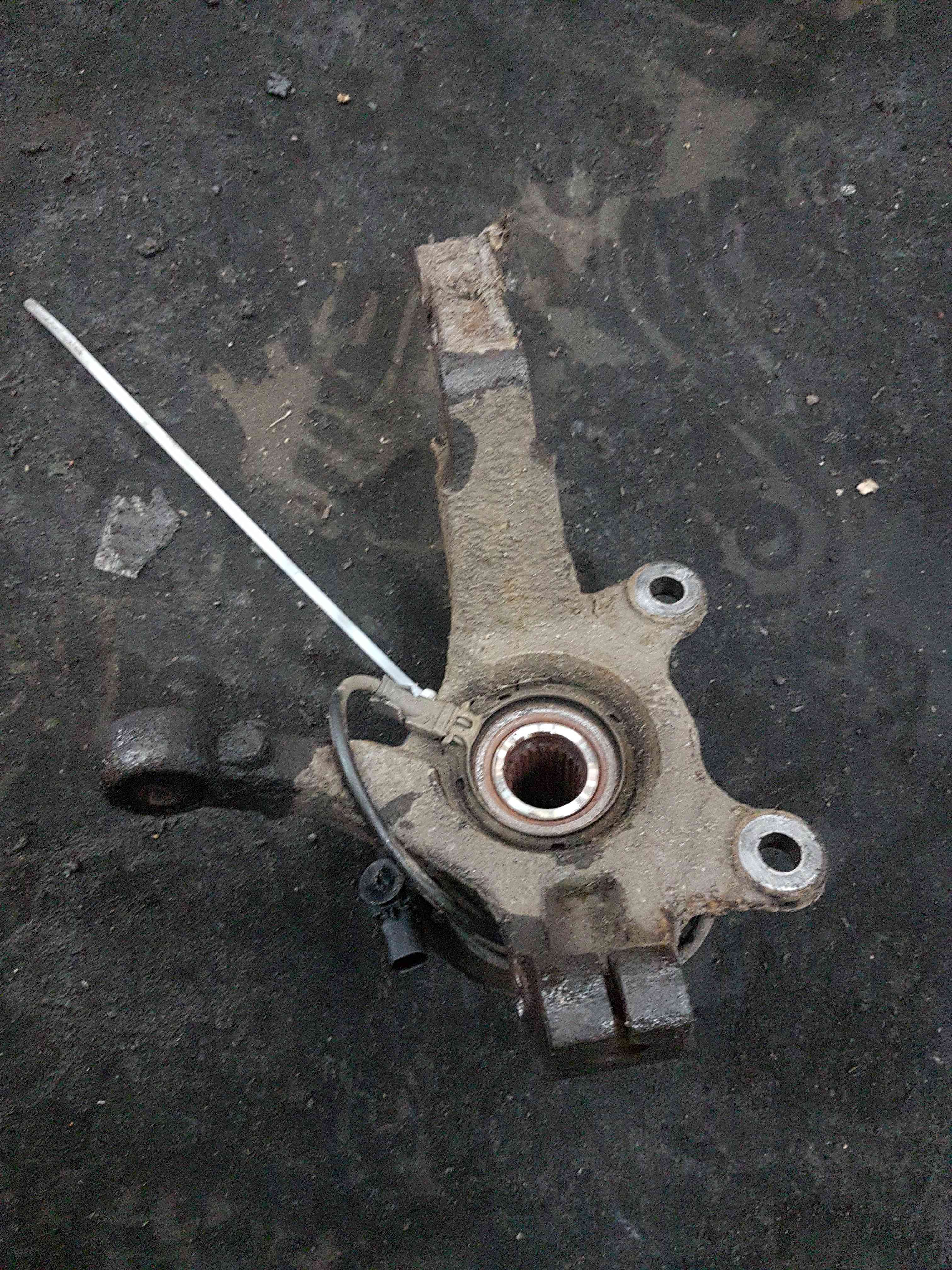 Thumb 4 Nissan Micra K12 2002-2010 1.2 16V Petrol Passenger NSF Front Wheel HUB + Sensor