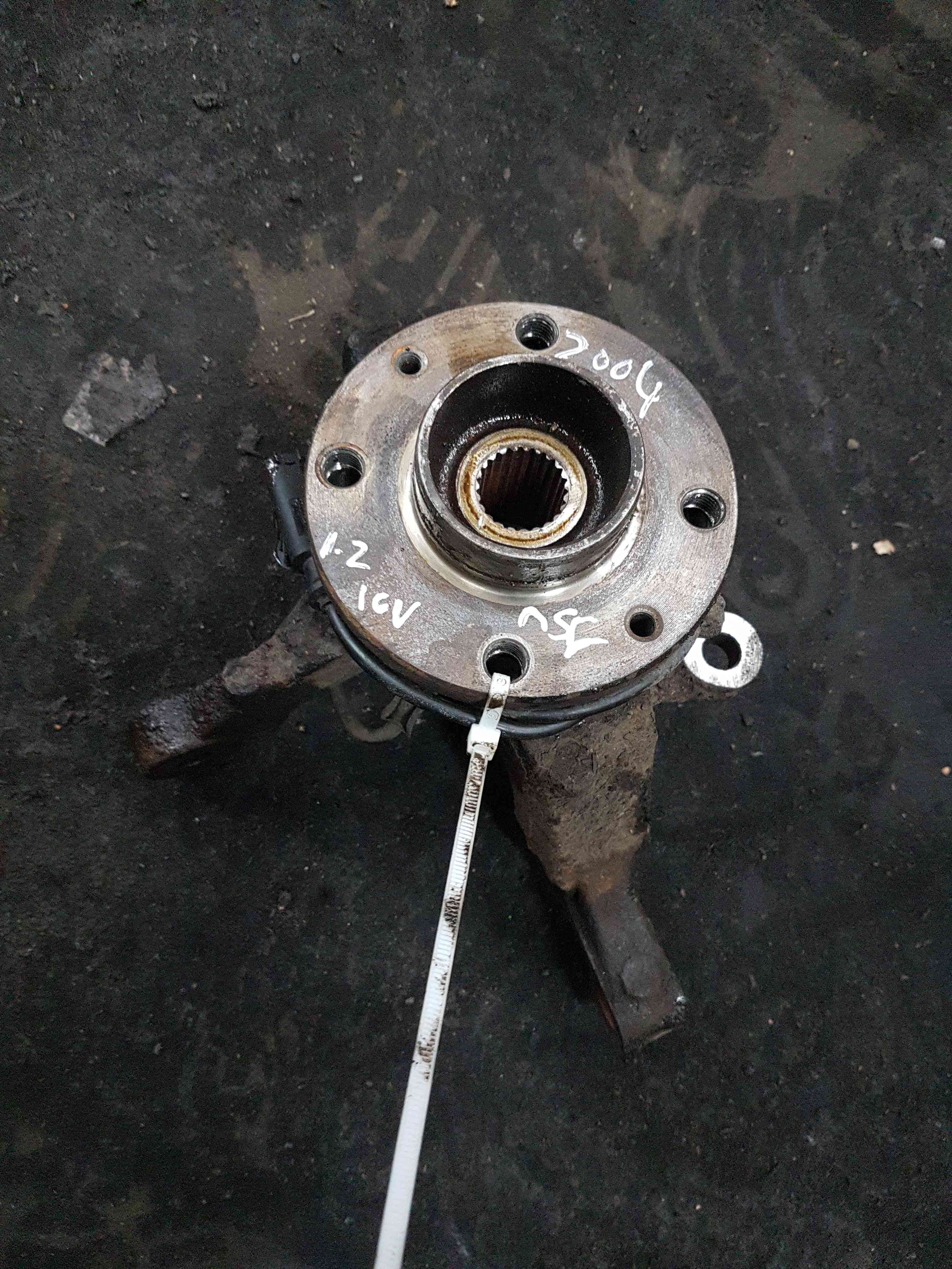 Thumb 2 Nissan Micra K12 2002-2010 1.2 16V Petrol Passenger NSF Front Wheel HUB + Sensor