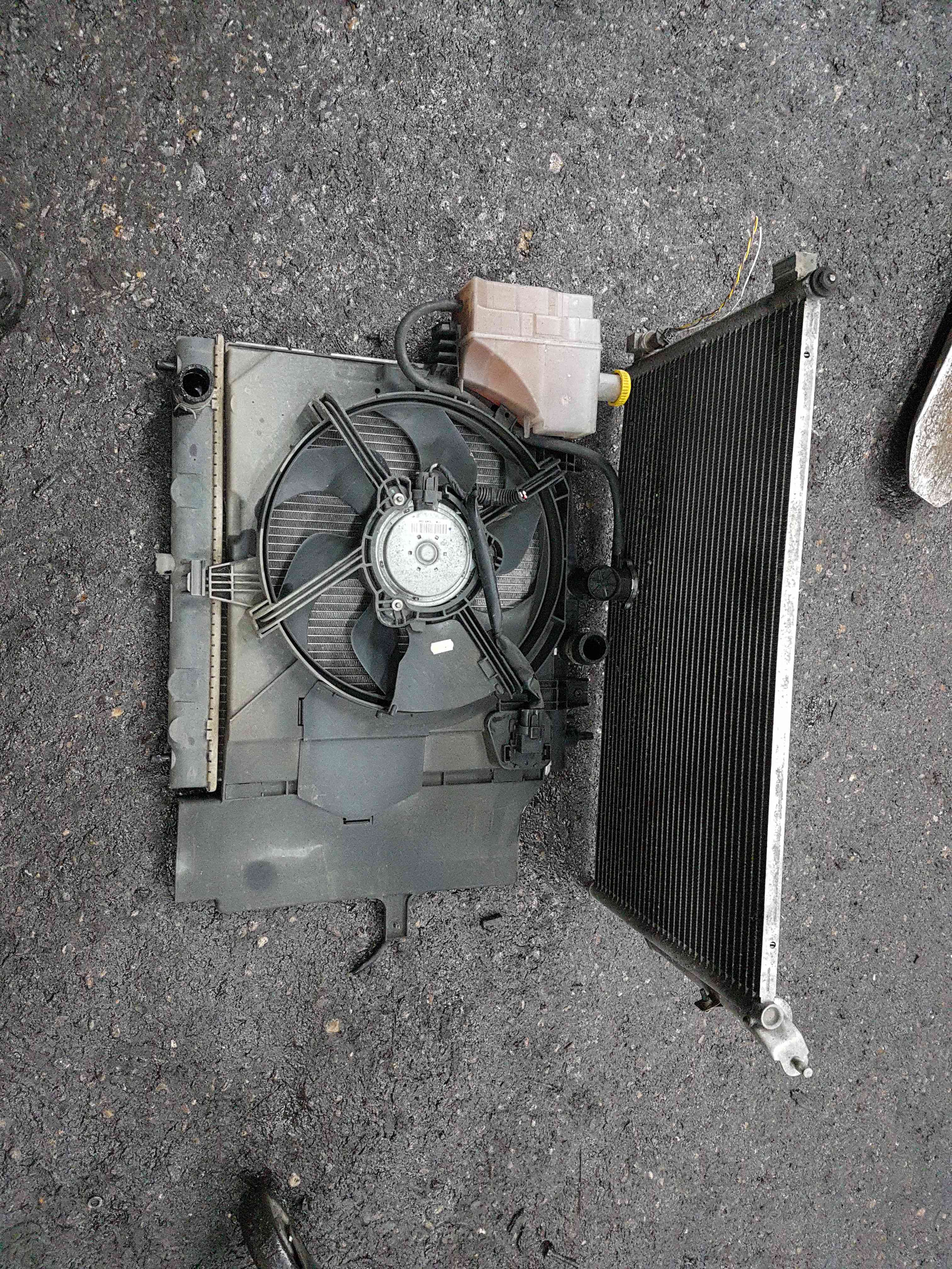 Thumb 2 Nissan Micra K12 2002-2010 1.2L 16V Petrol RAD Pack Cooling FAN Complete