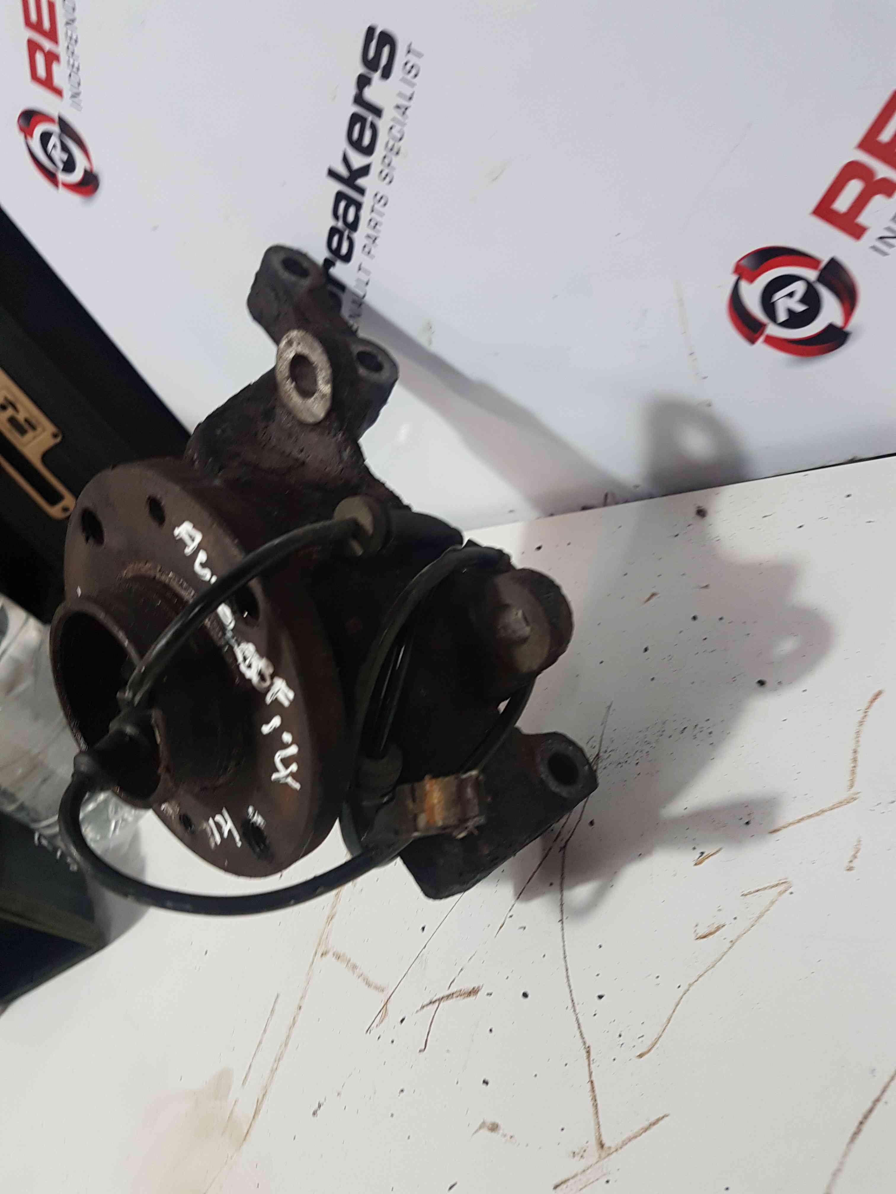 Thumb 5 Nissan Micra K12 2002-2010 1.4 16V Auto Petrol Driver OSF Front Wheel HUB 