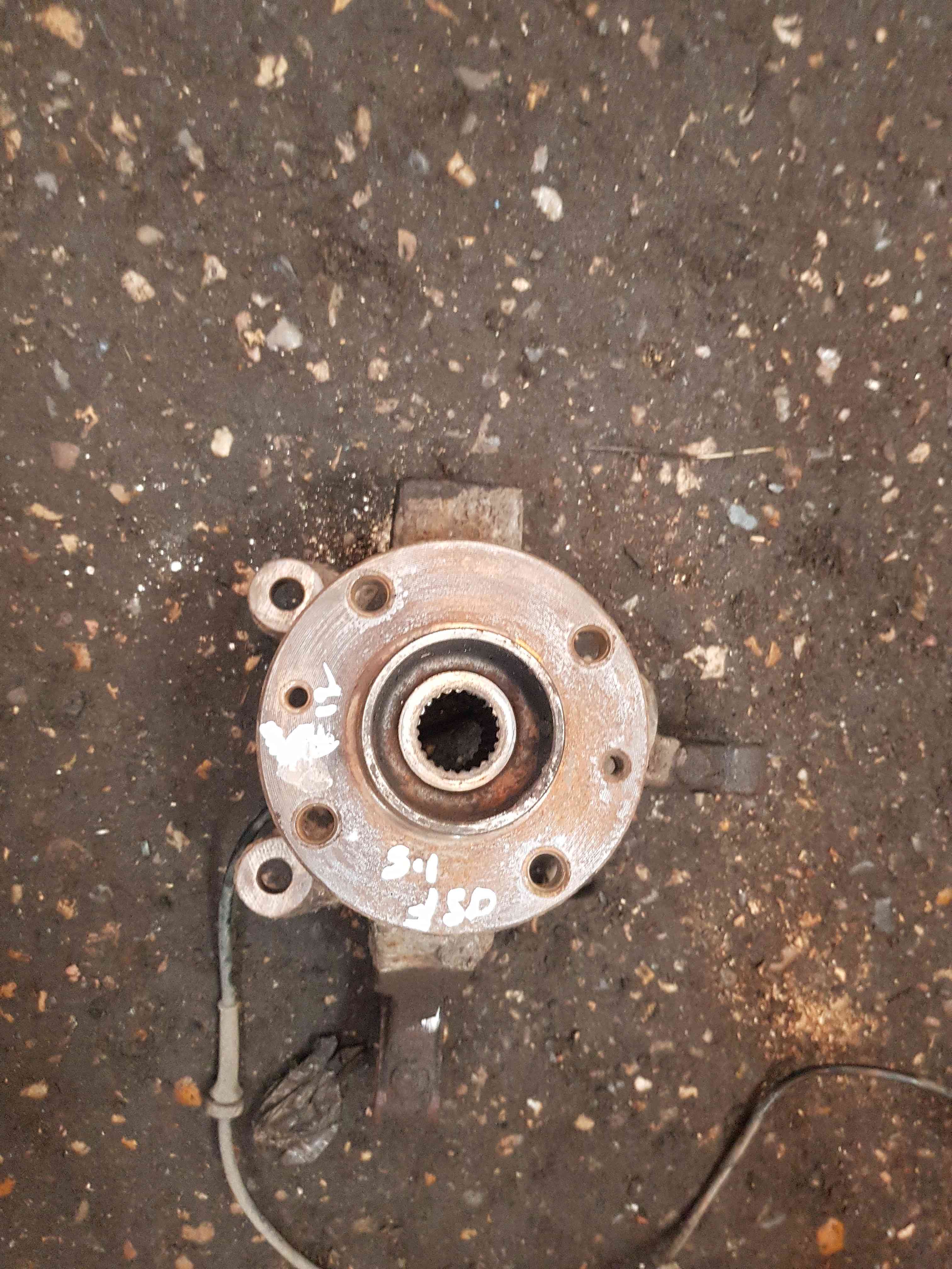 Thumb 3 Nissan Micra K12 2002-2010 1.5 DCI Drivers OSF Front Wheel HUB + Sensor