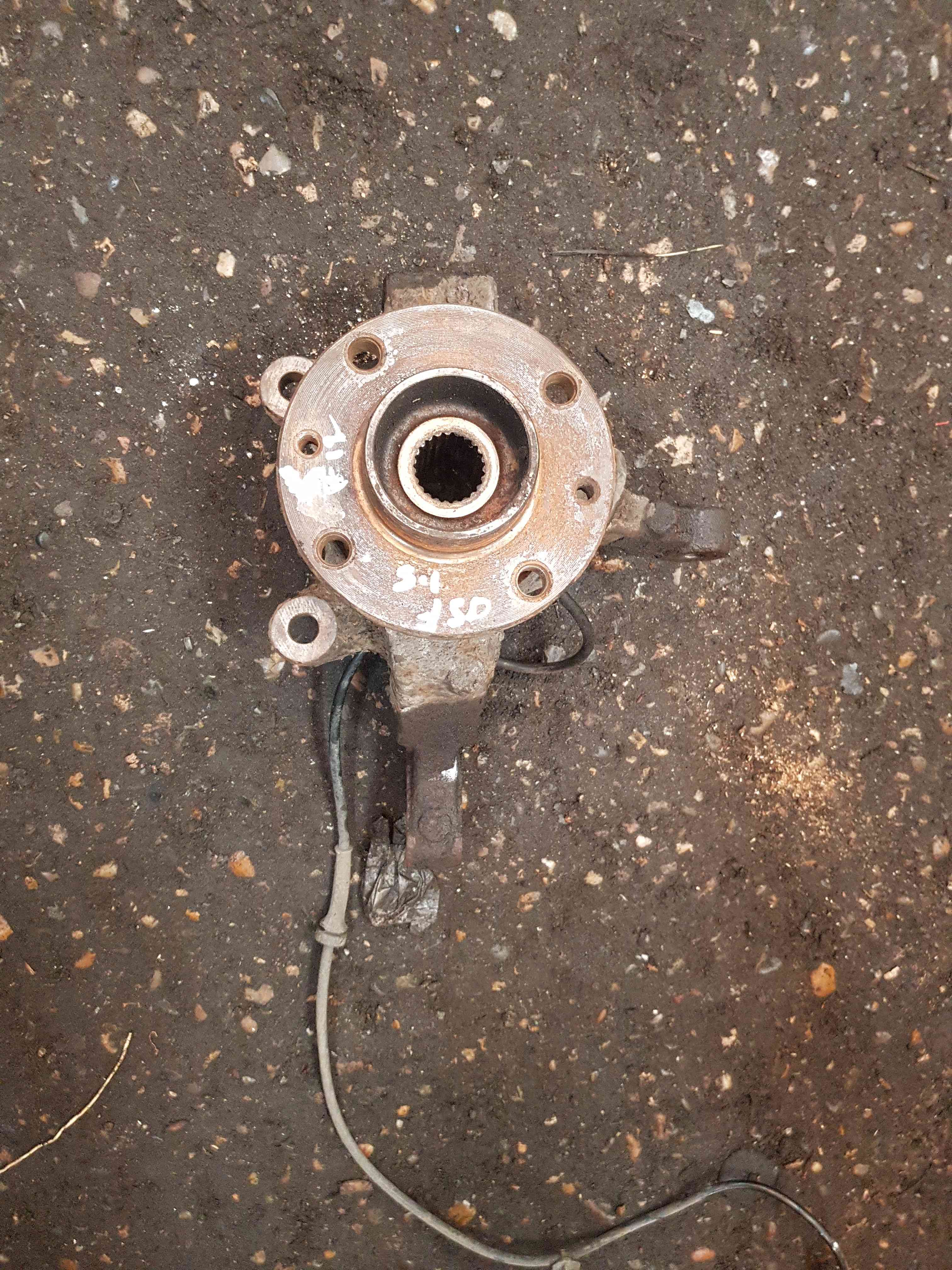 Thumb 7 Nissan Micra K12 2002-2010 1.5 DCI Drivers OSF Front Wheel HUB + Sensor