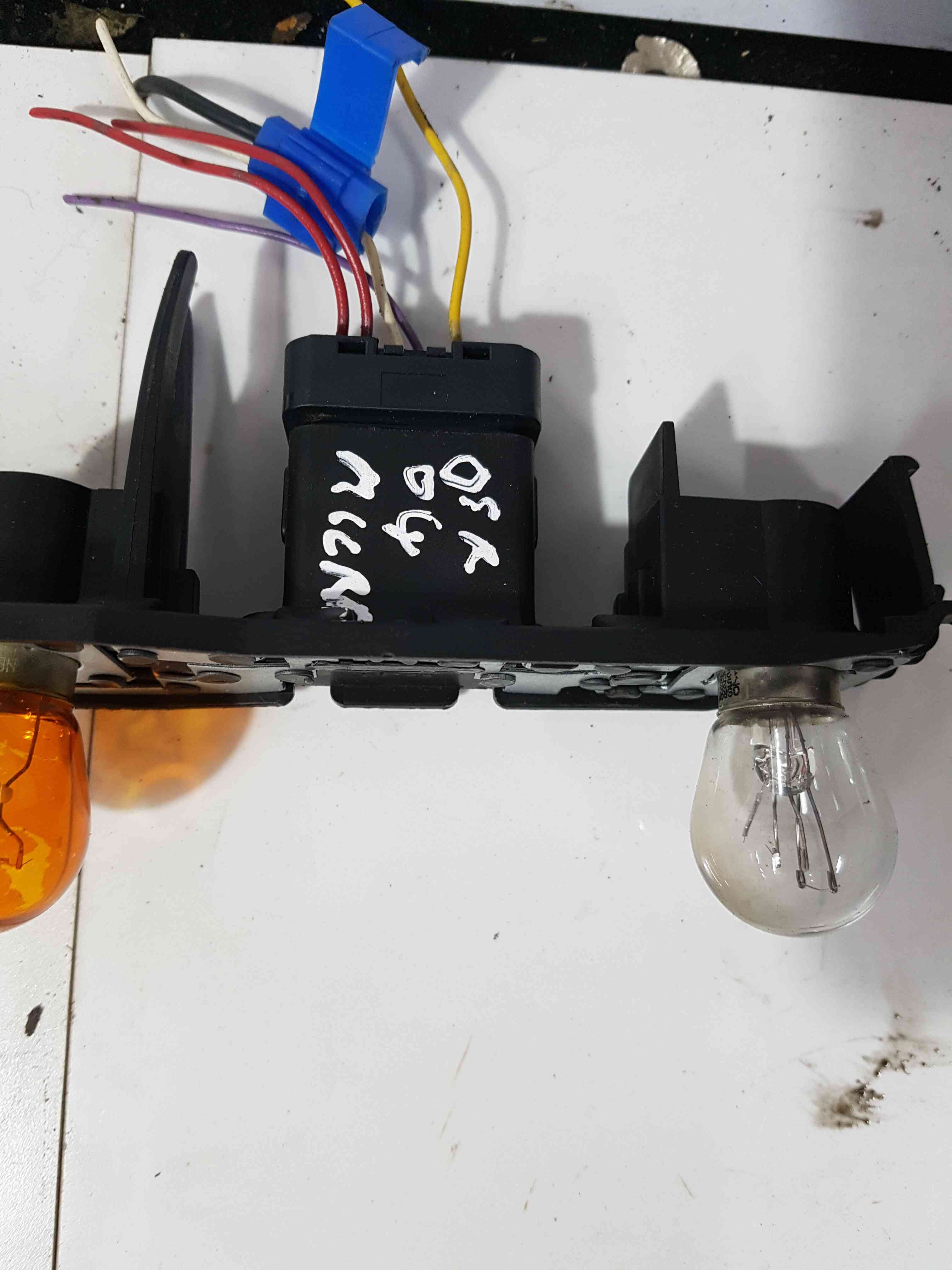 Thumb 3 Nissan Micra K12 2002-2010 Drivers OSR Rear Light Bulb Holder