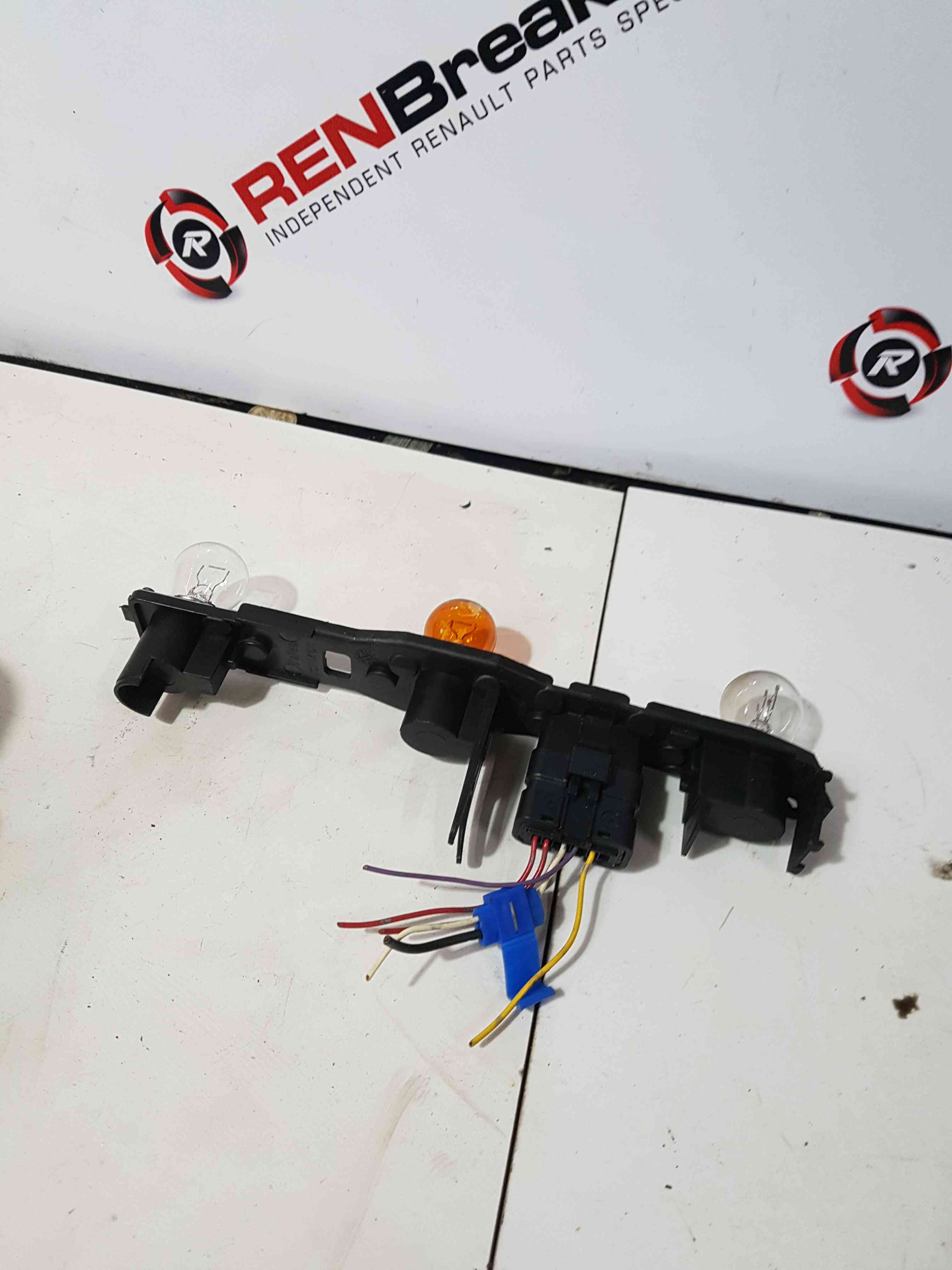 Thumb 4 Nissan Micra K12 2002-2010 Drivers OSR Rear Light Bulb Holder