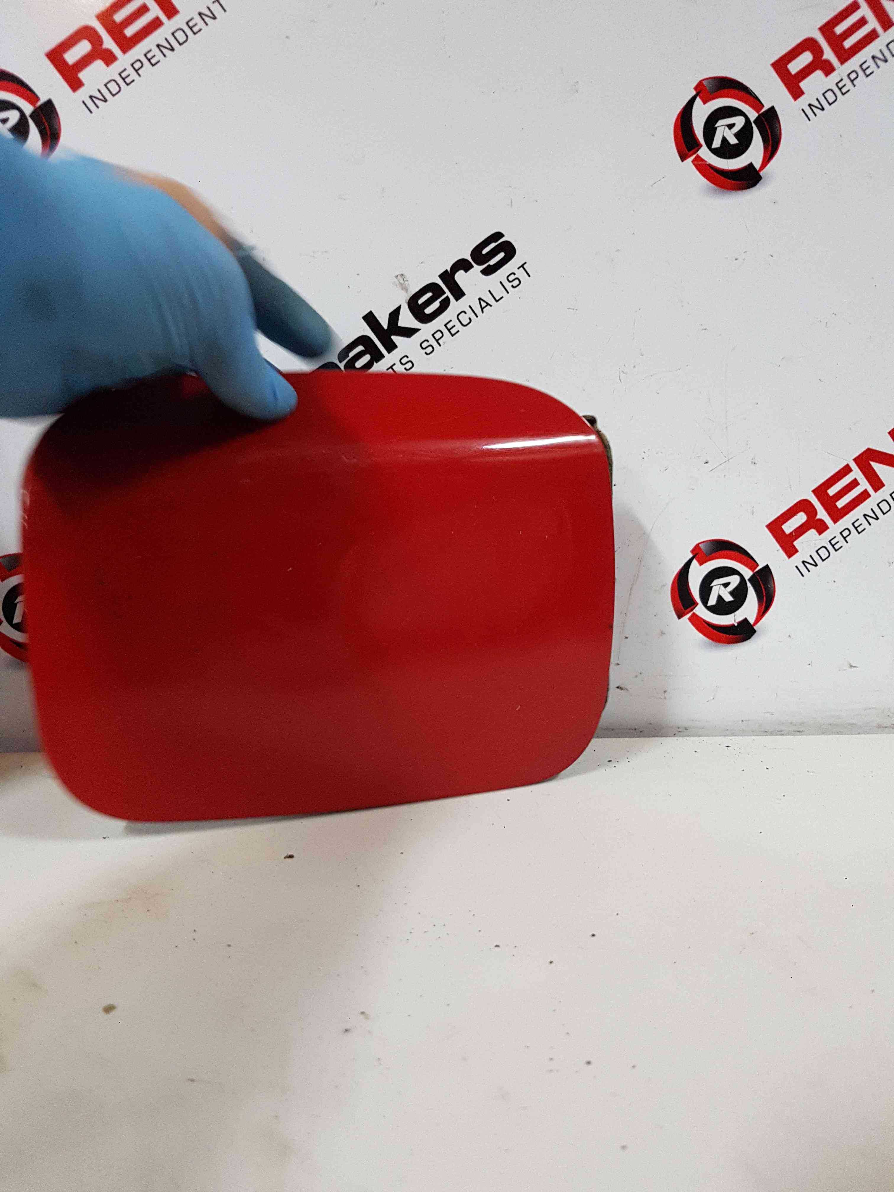 Thumb 9 Nissan Micra K12 2002-2010 Fuel Flap RED Z10