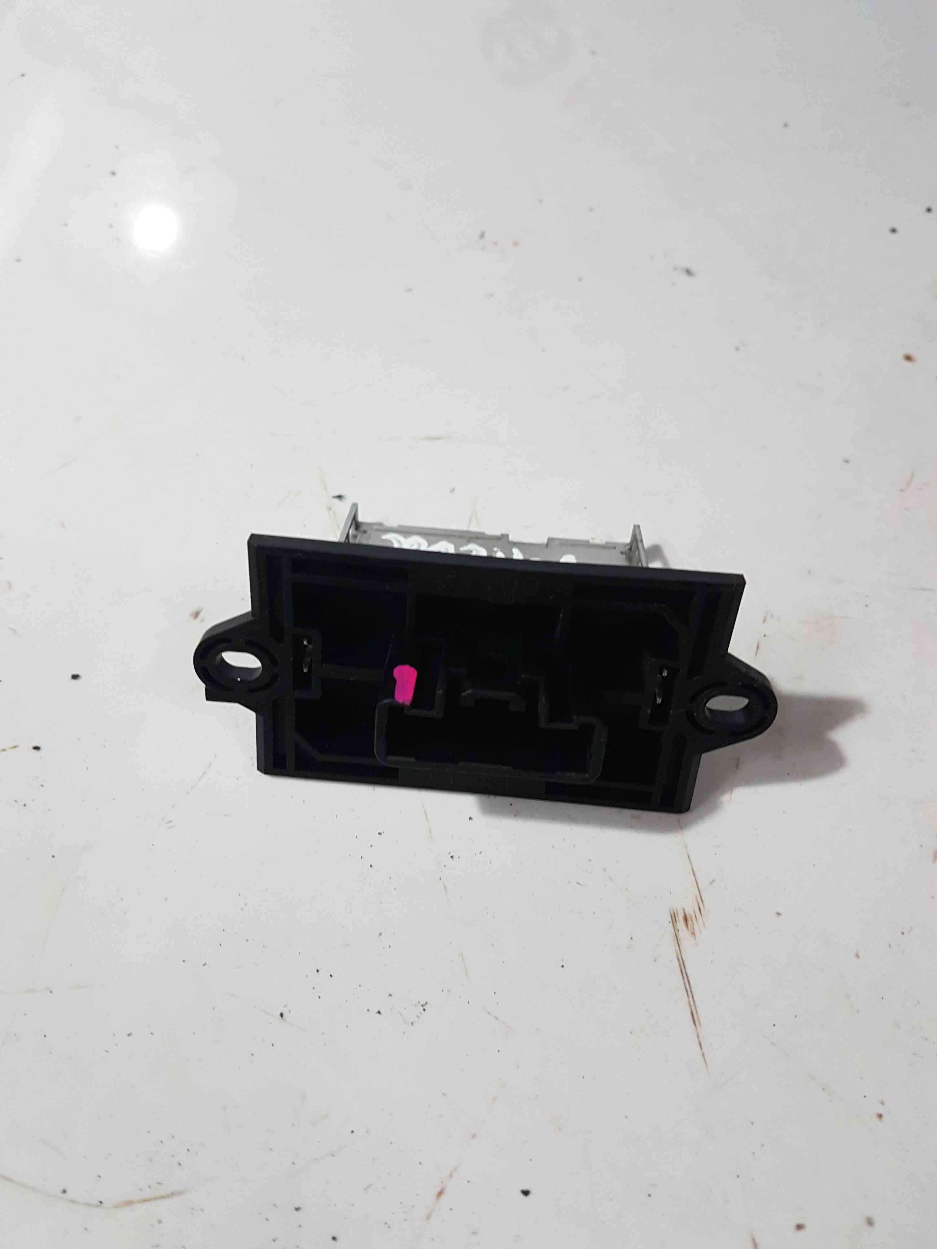 Thumb 3 Nissan Micra K12 2002-2010 Heater Resistor