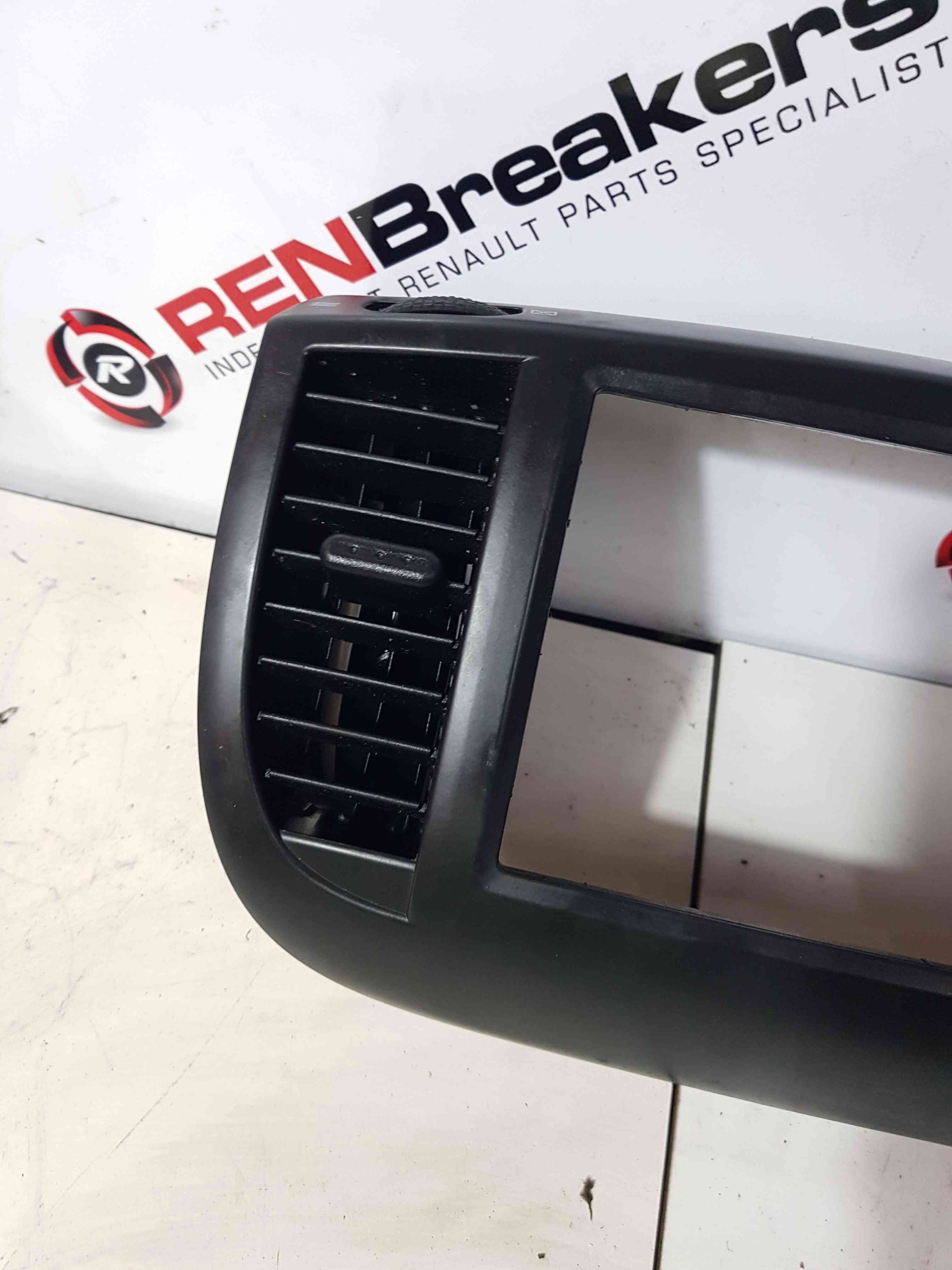 Thumb 3 Nissan Micra K12 2002-2010 Heater Vents Centre