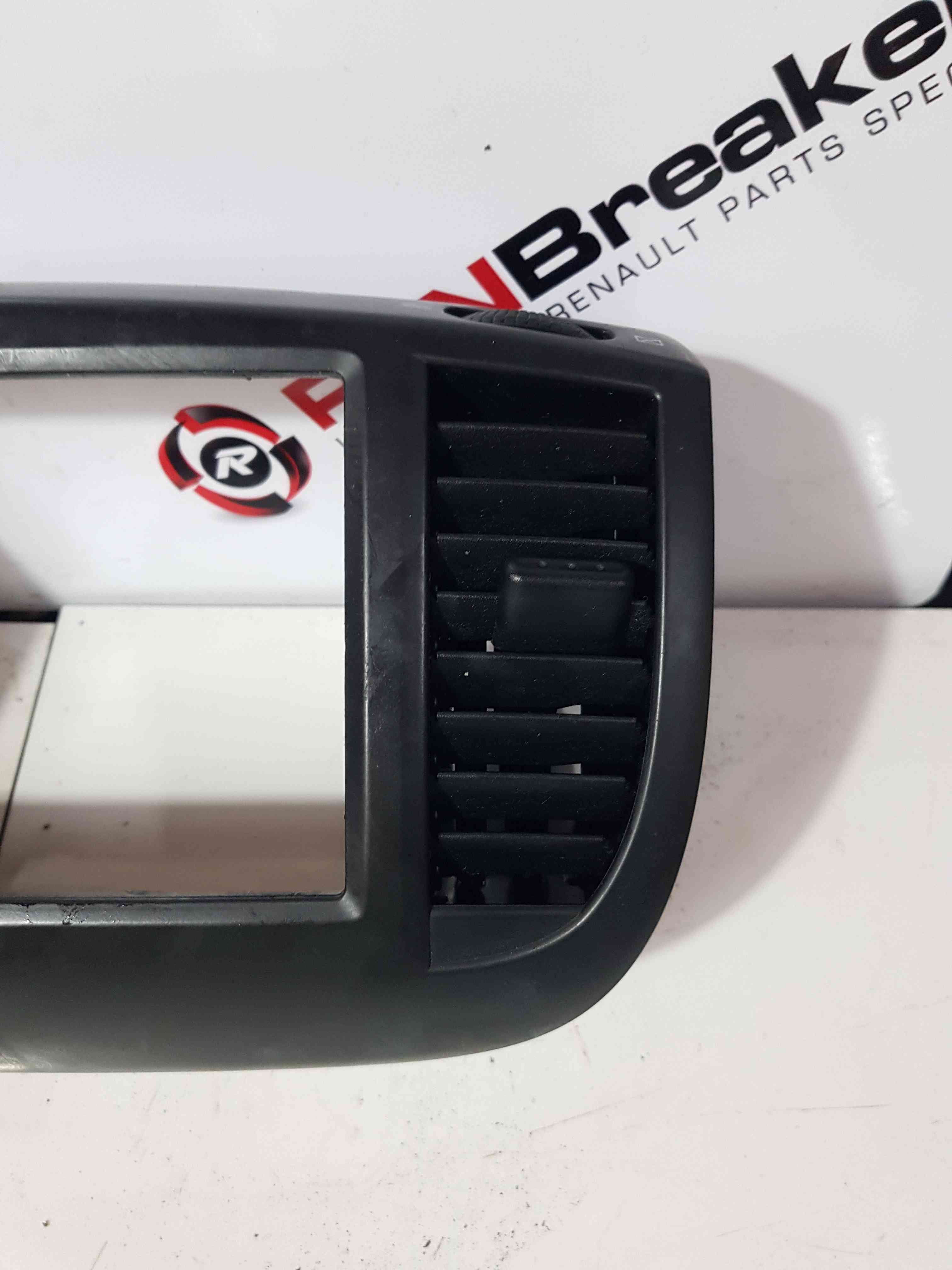Thumb 4 Nissan Micra K12 2002-2010 Heater Vents Centre