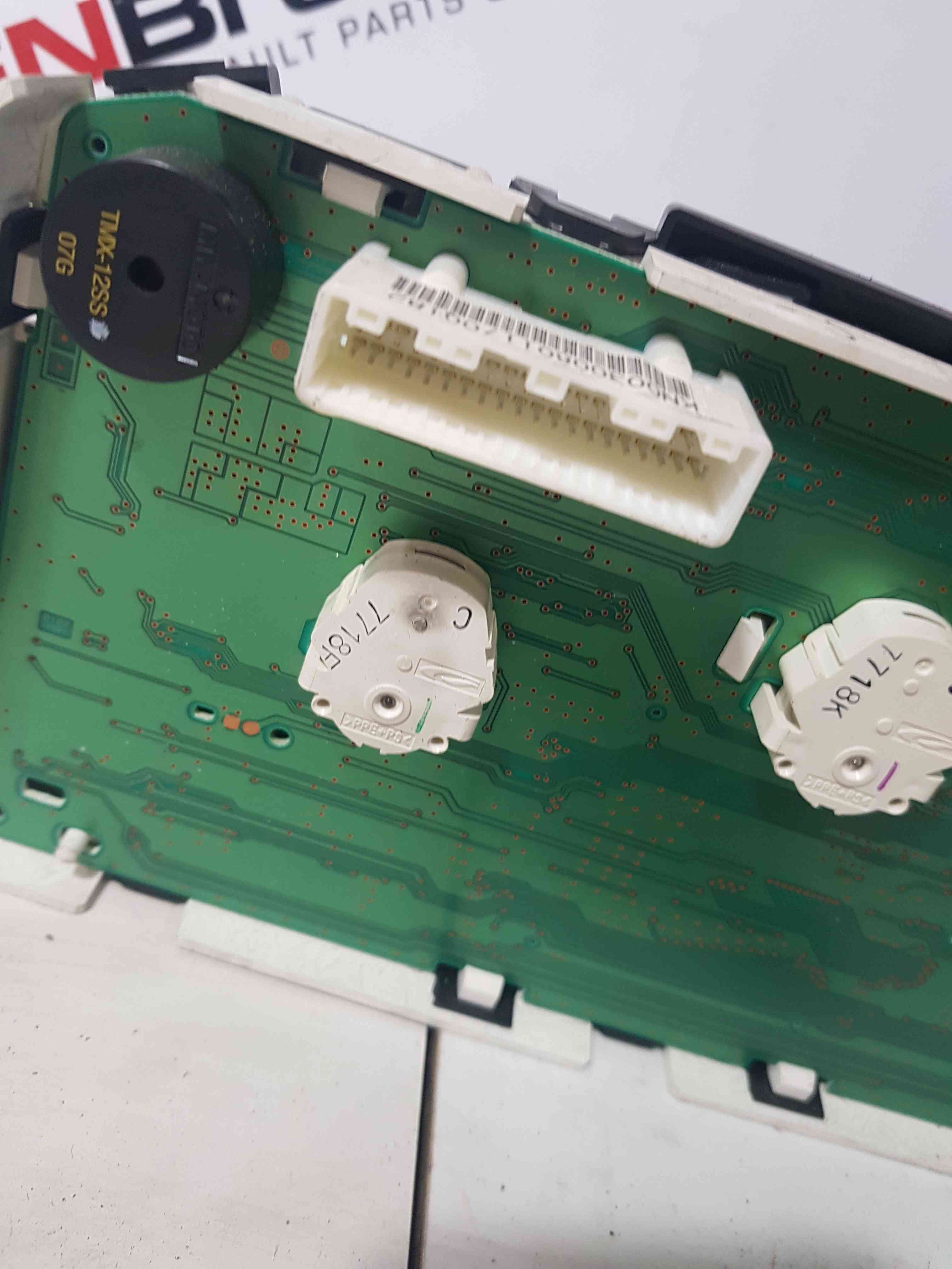 Thumb 4 Nissan Micra K12 2002-2010 Instrument Panel Dials Automatic Automatic