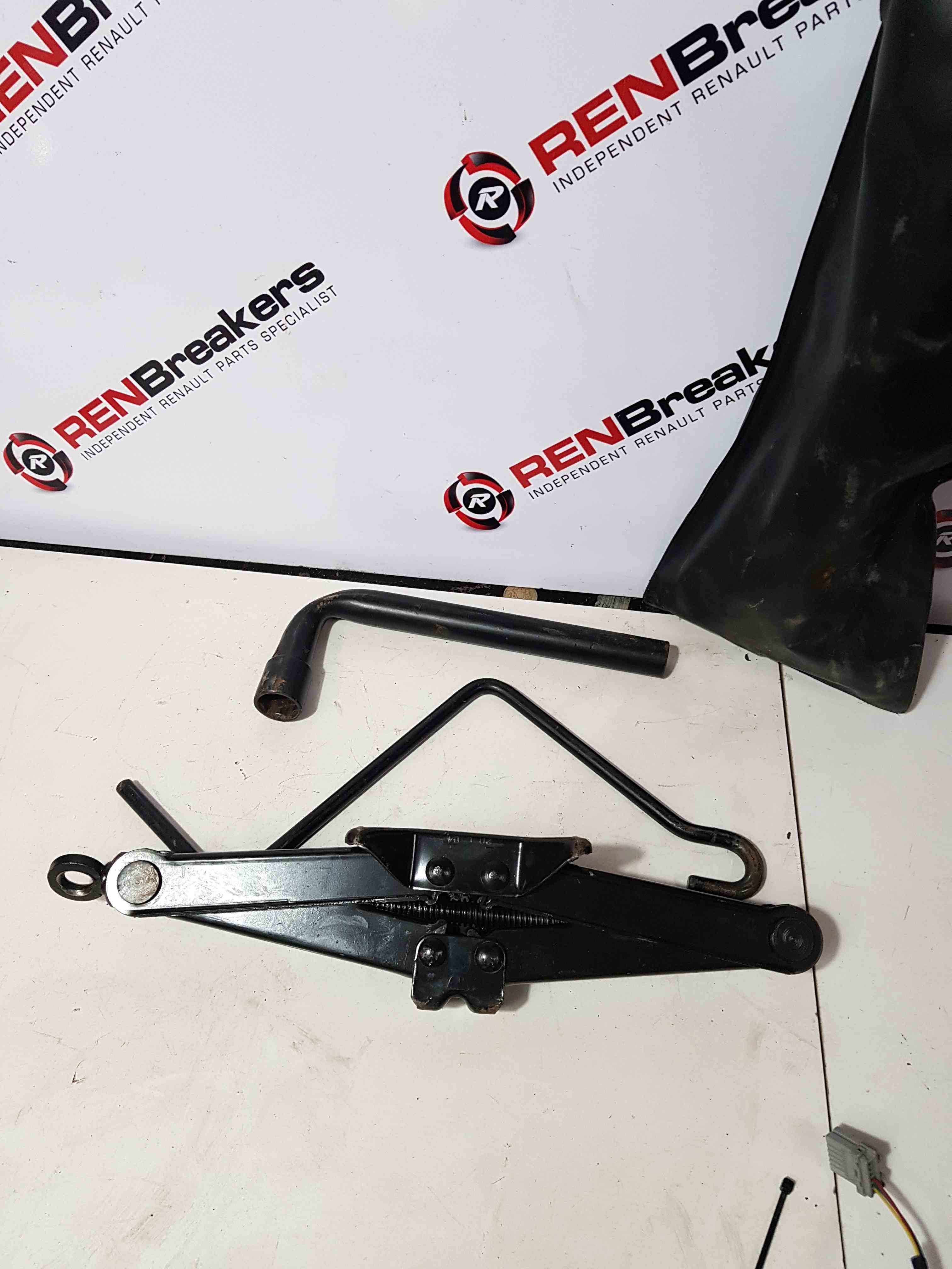 Thumb 3 Nissan Micra K12 2002-2010 Jack SET Complete Towing EYE