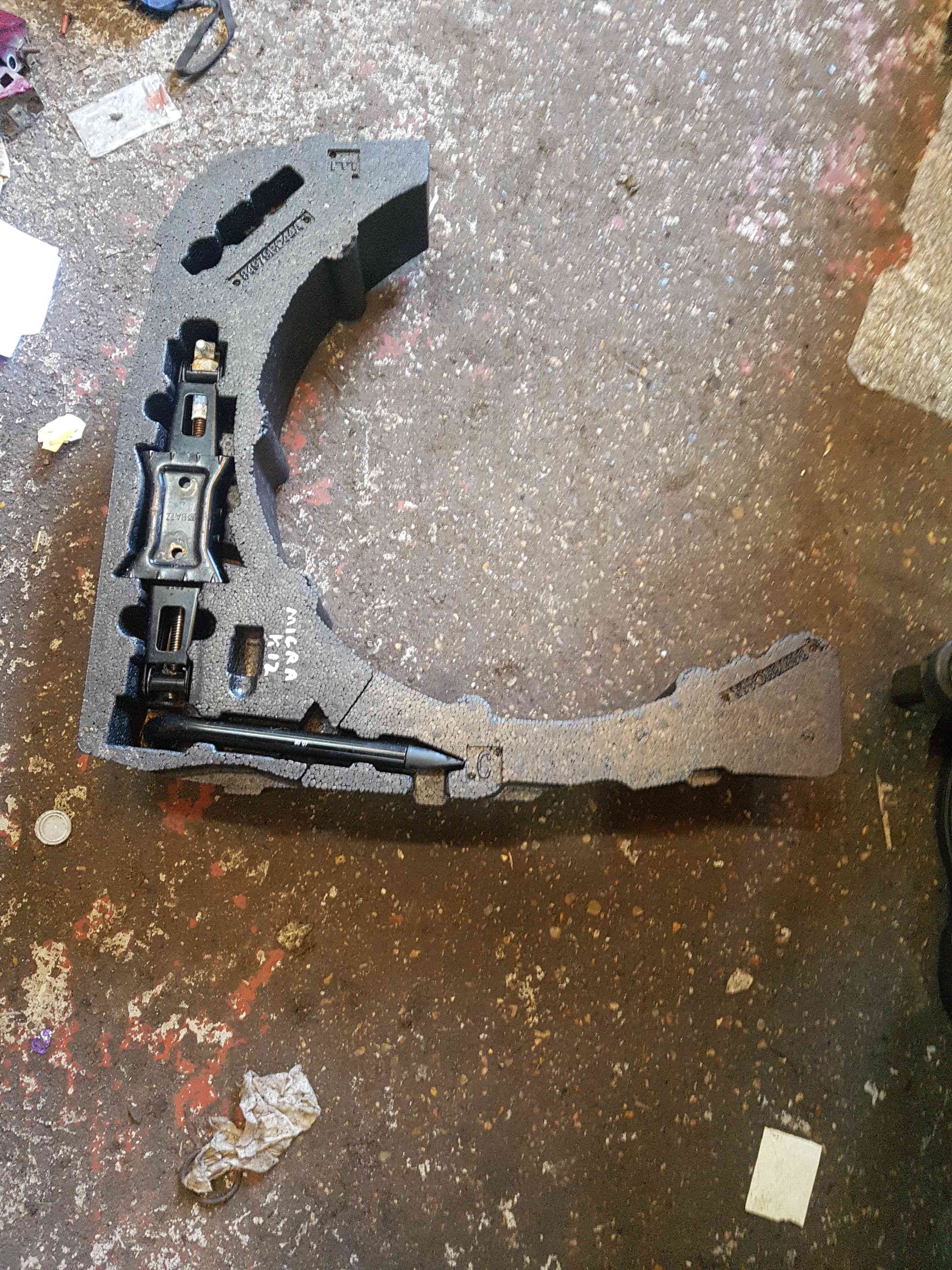 Thumb 4 Nissan Micra K12 2002-2010 Jack SET no tow eye