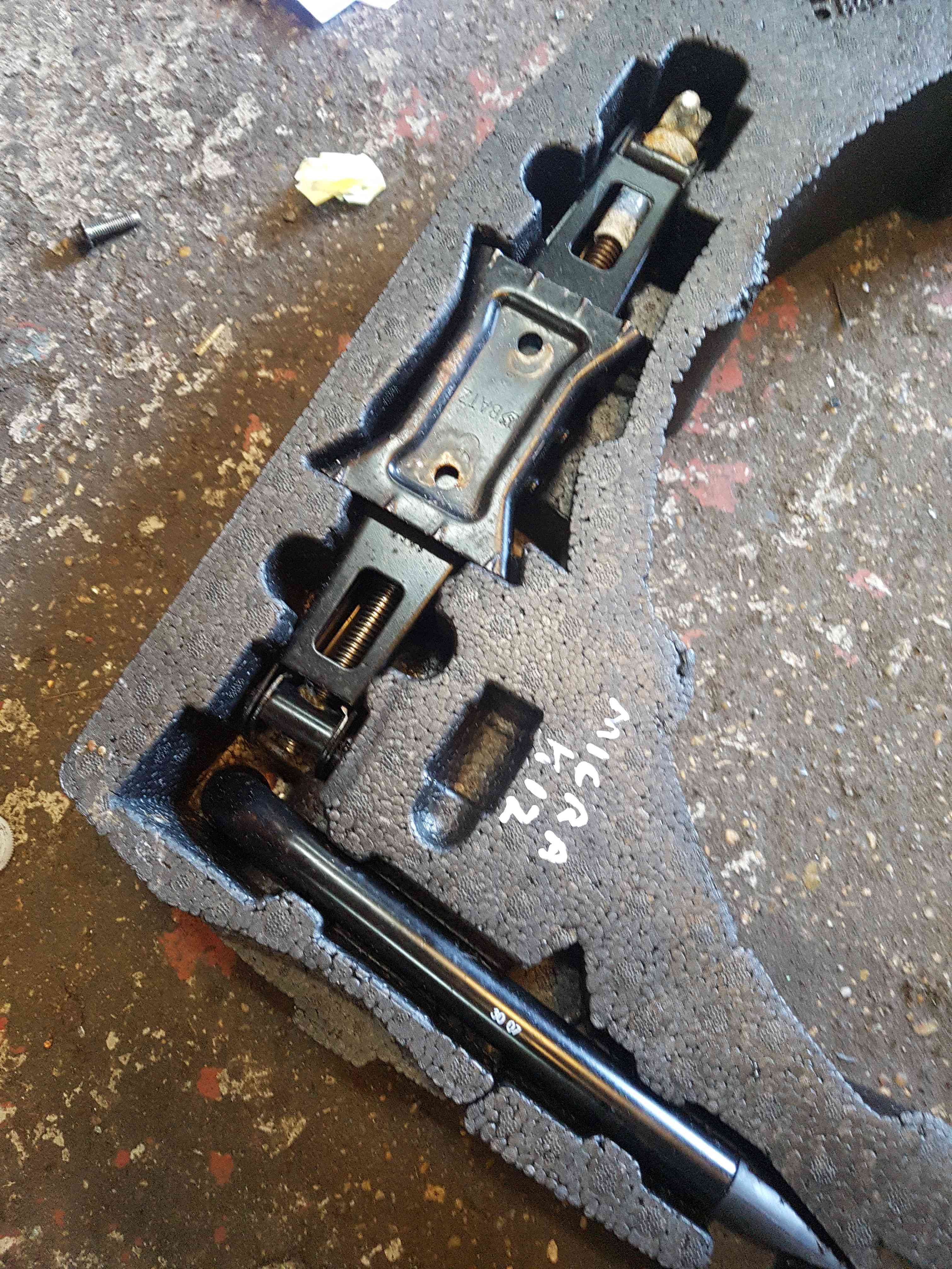 Thumb 5 Nissan Micra K12 2002-2010 Jack SET no tow eye