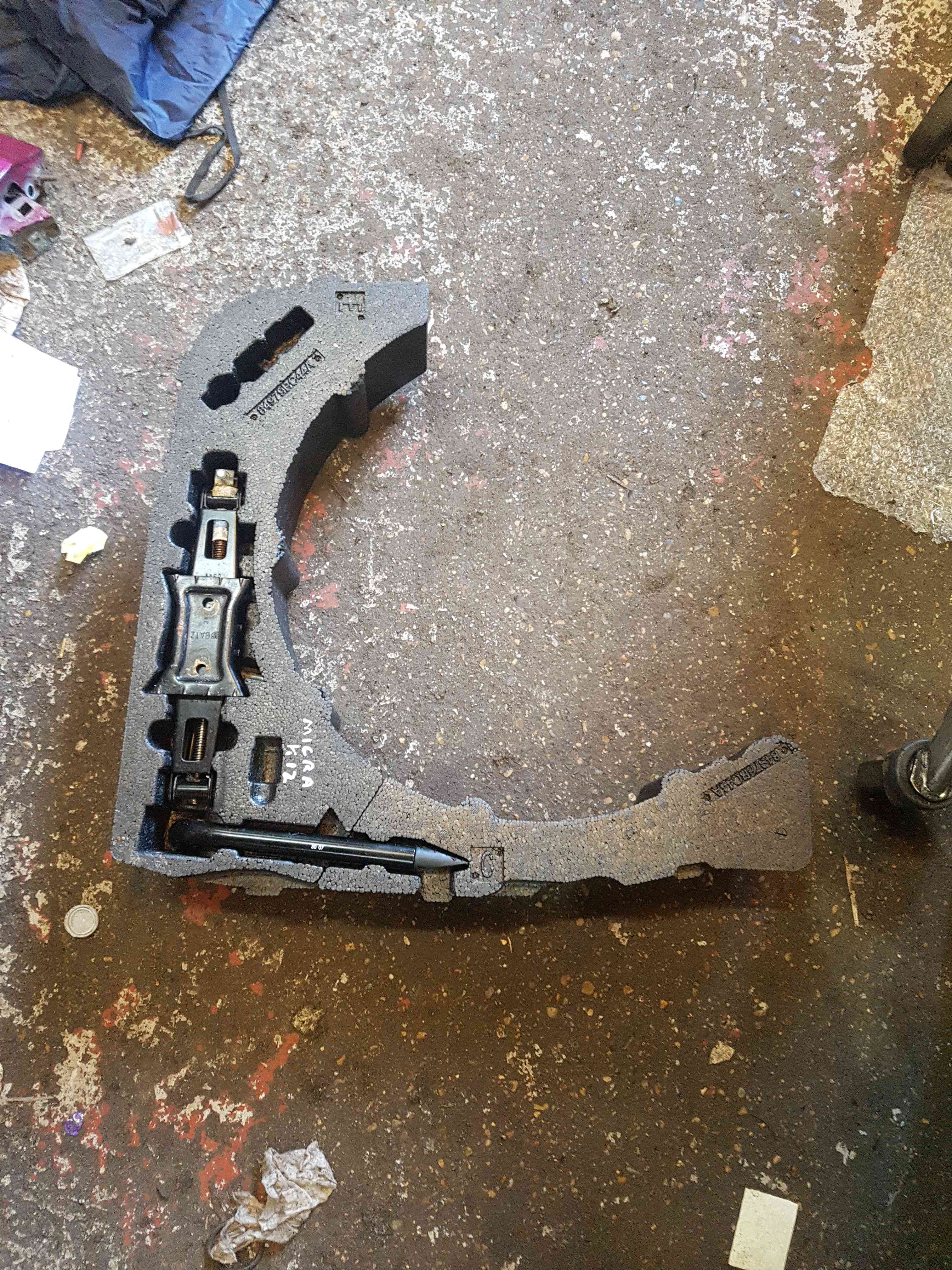 Thumb 8 Nissan Micra K12 2002-2010 Jack SET no tow eye