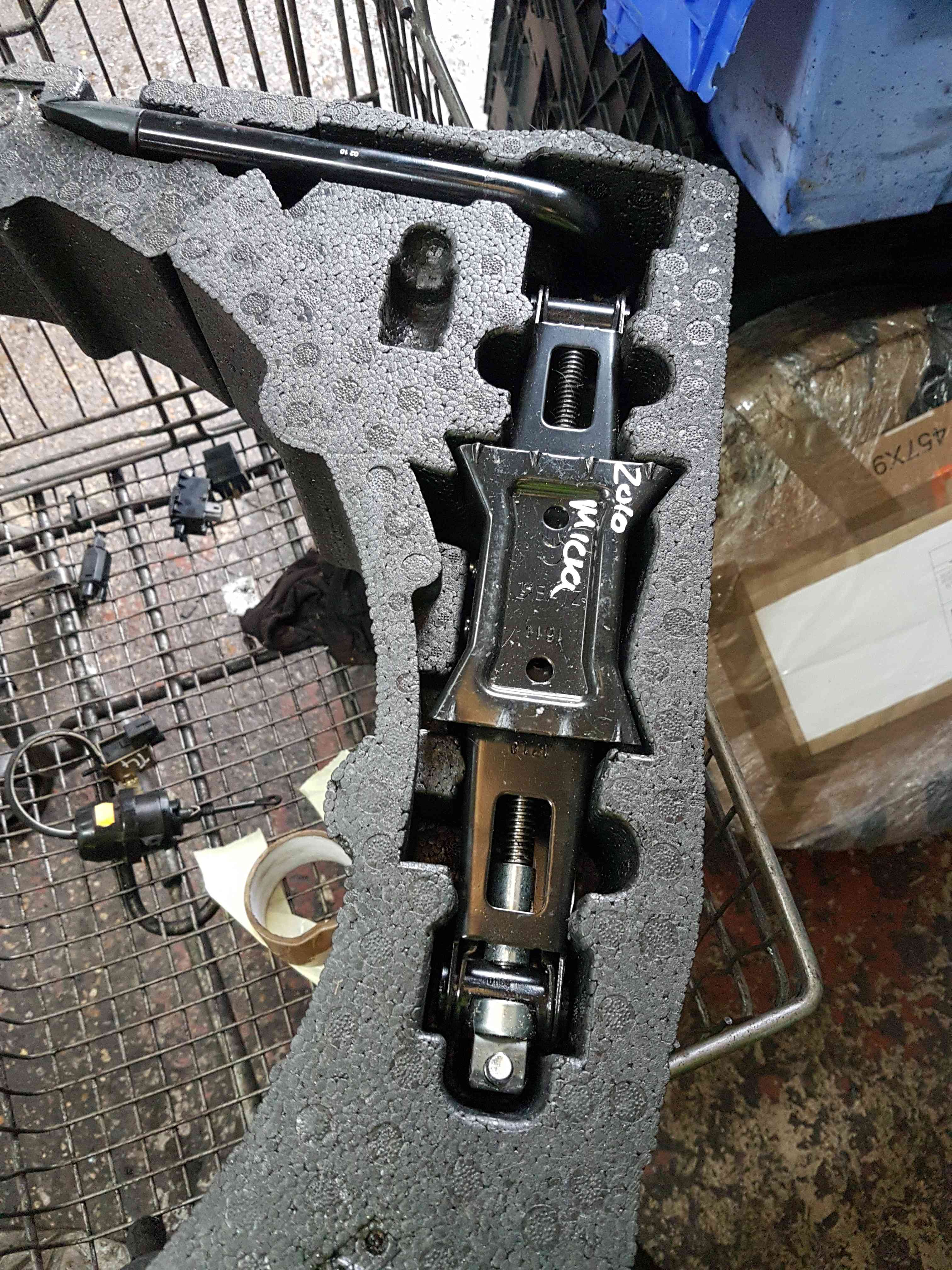 Thumb 2 Nissan Micra K12 2002-2010 Jack Set Complete Towing Eye