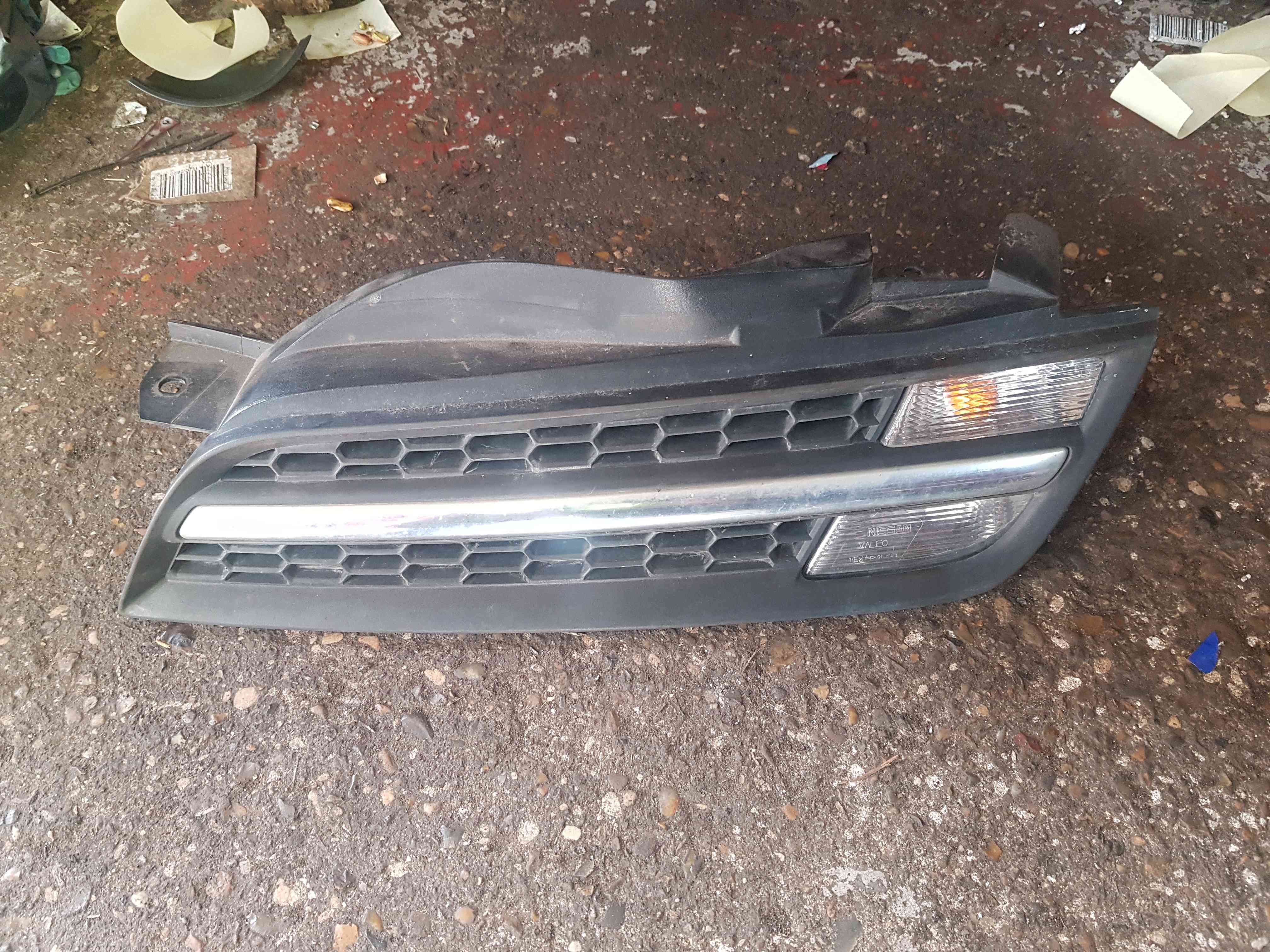 Thumb 2 Nissan Micra K12 2002-2010 Passenger NSF Front Grill + Indicator  62330BC4