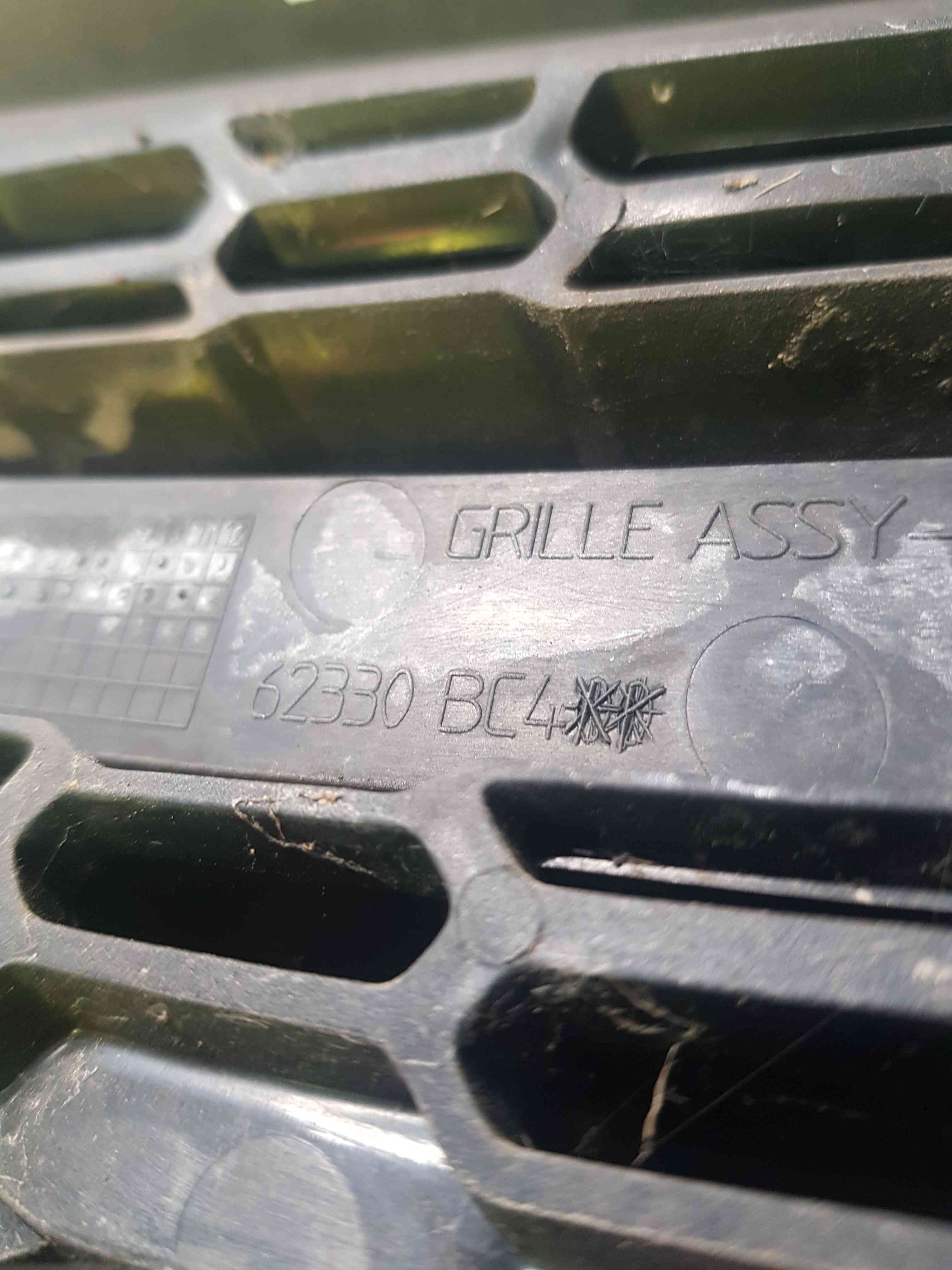 Thumb 6 Nissan Micra K12 2002-2010 Passenger NSF Front Grill + Indicator  62330BC4