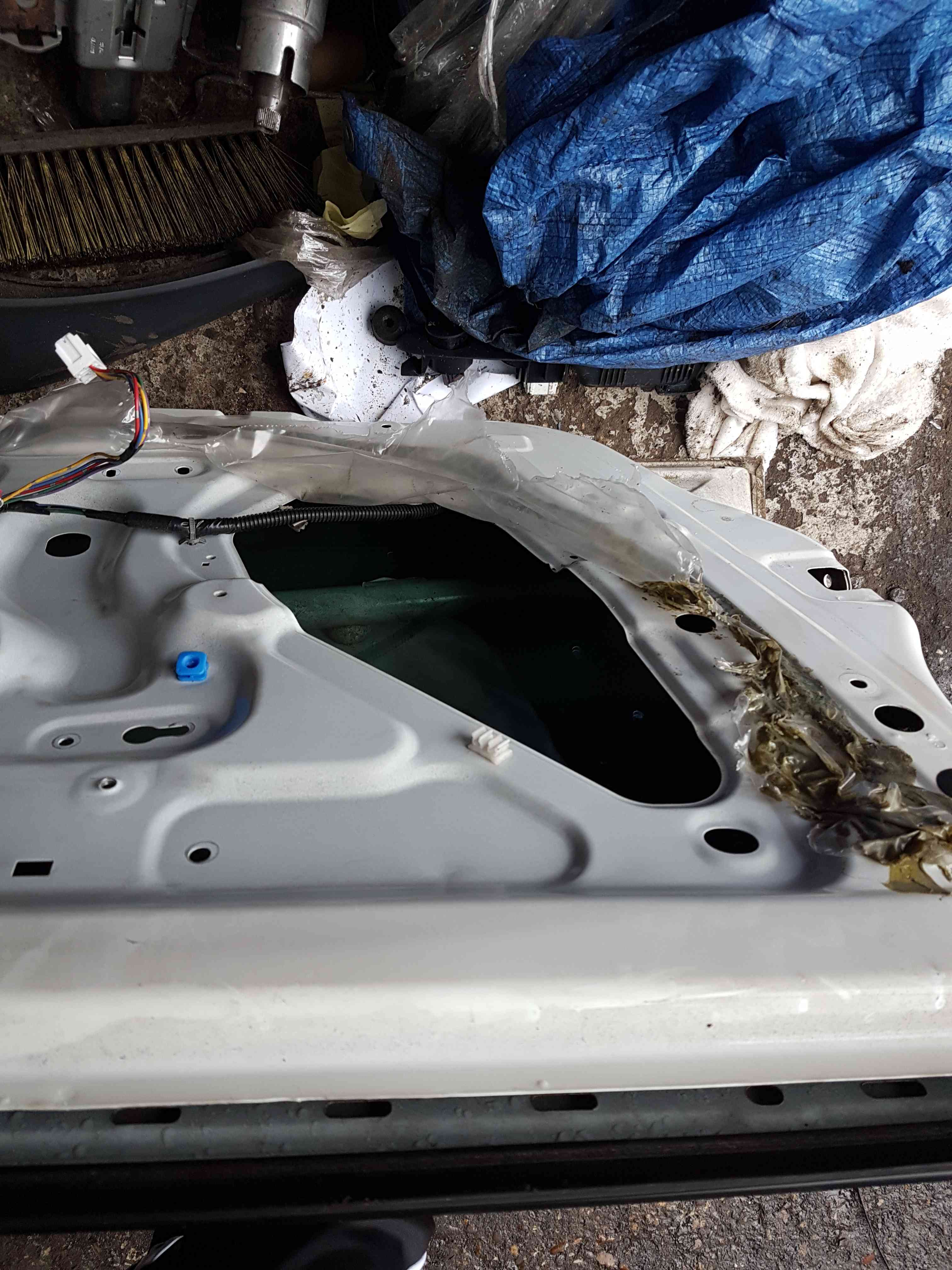 Thumb 5 Nissan Micra K12 2002-2010 Passenger NSF Front White Door 326 5dr