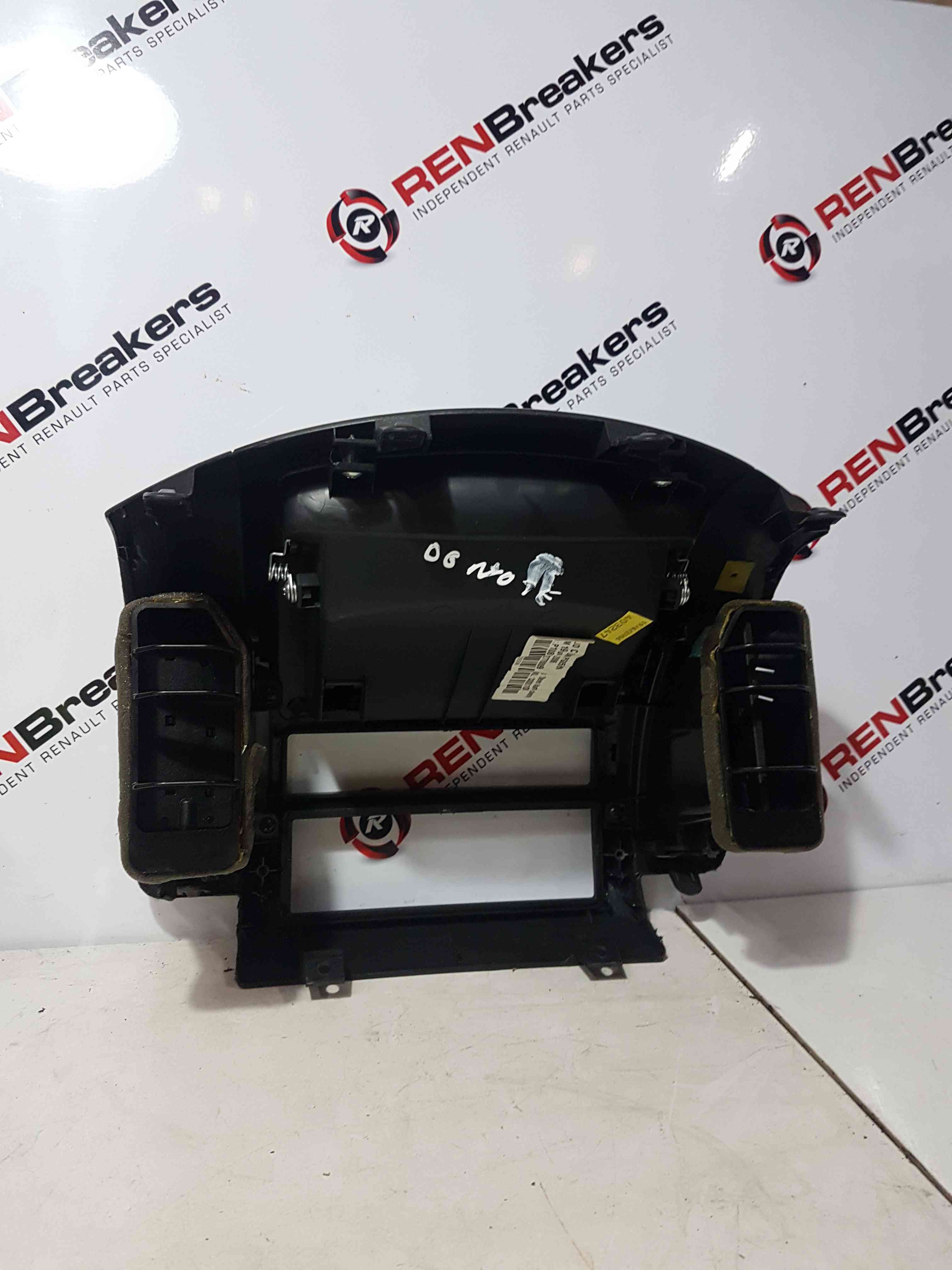 Thumb 7 Nissan Note E11 2005-2012 Centre TOP Box Vents Surround 682609u000