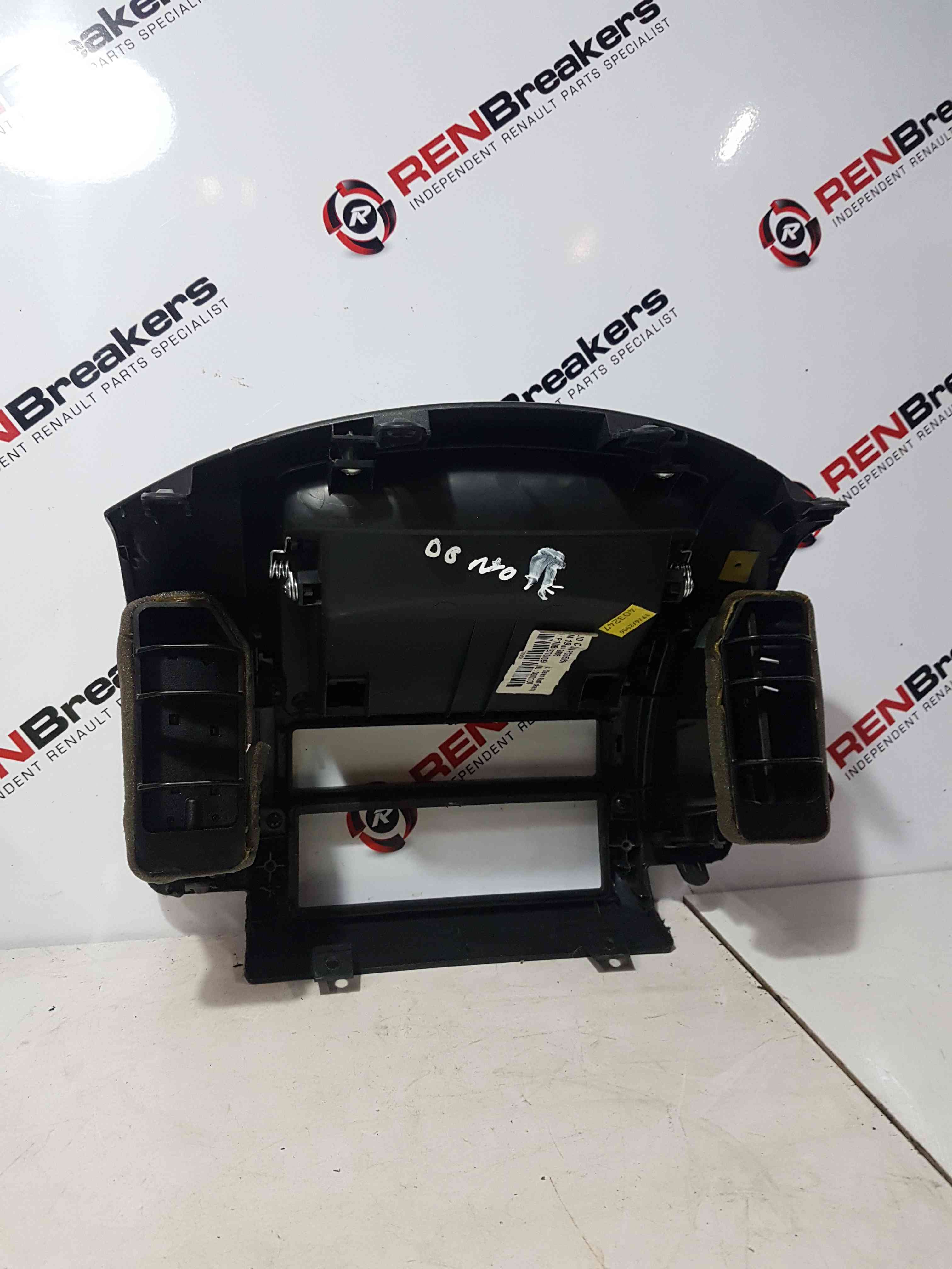 Thumb 8 Nissan Note E11 2005-2012 Centre TOP Box Vents Surround 682609u000