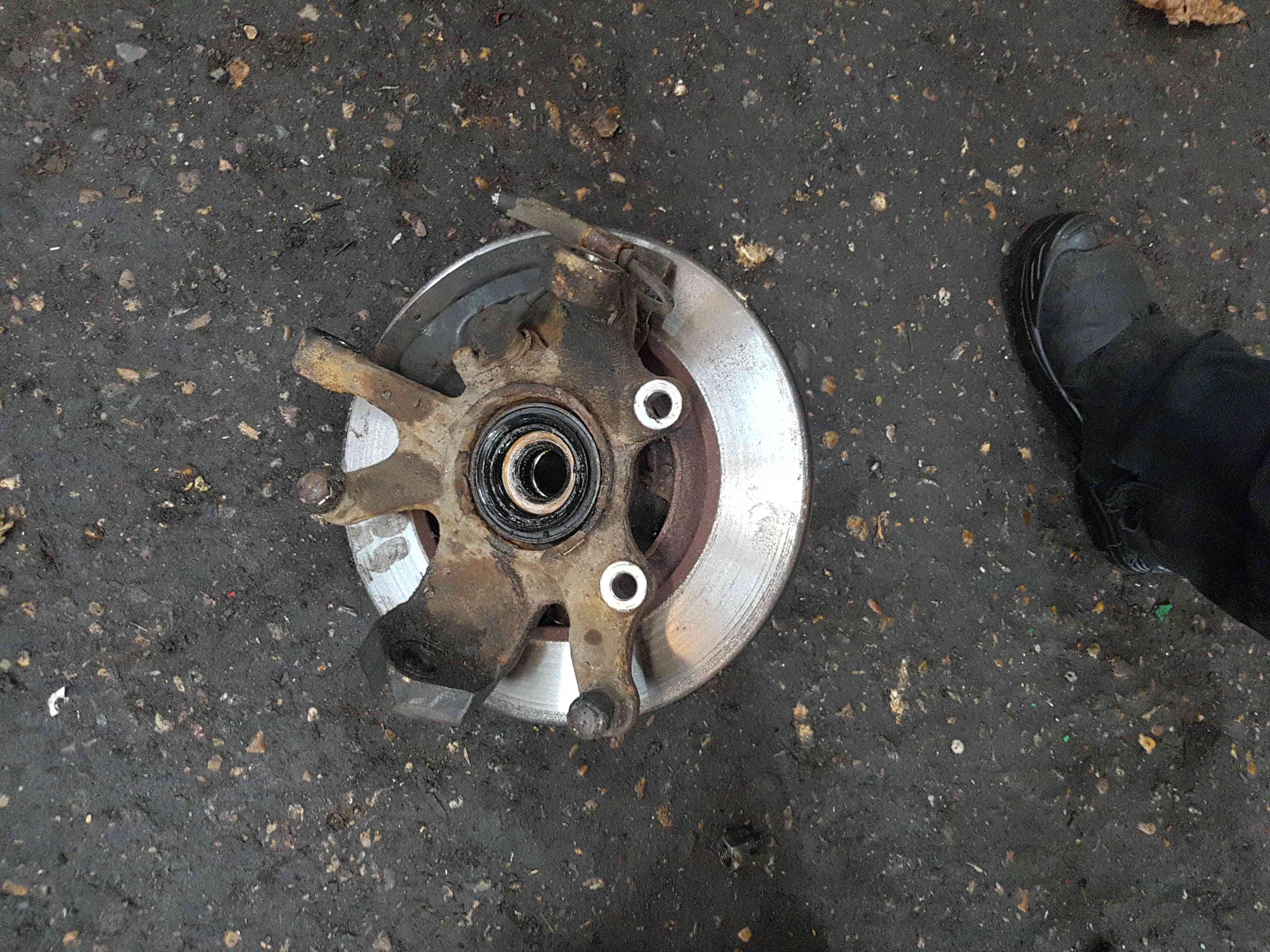 Thumb 4 Nissan Navara D22 2002-2005  2.5 Li Front Wheel HUB Osf Drivers 